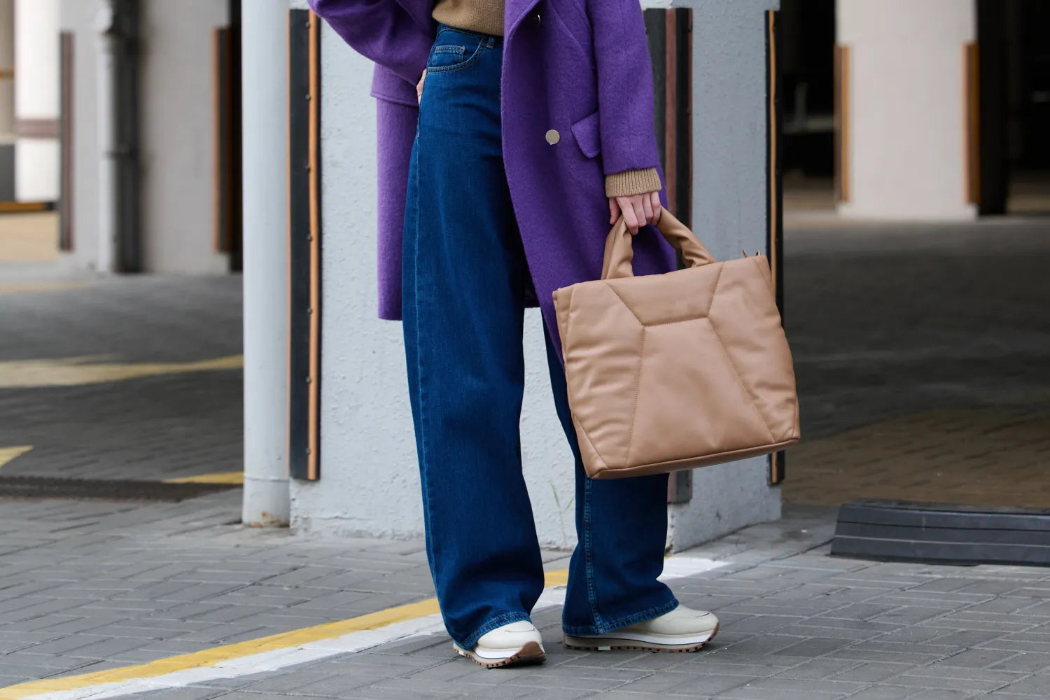 What Are Barrel Leg Jeans?