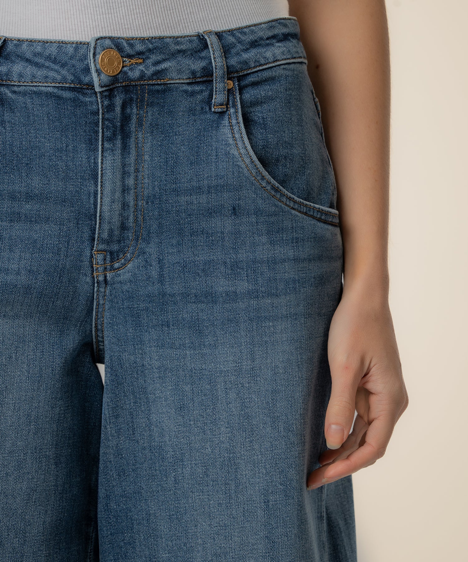 Mandy High Rise Bermuda Short in Miracle Wash