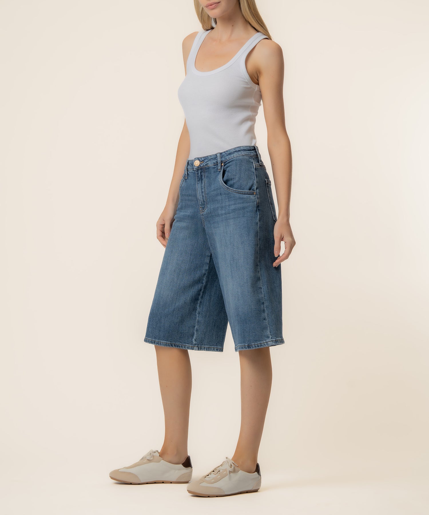 Mandy High Rise Bermuda Short in Miracle Wash