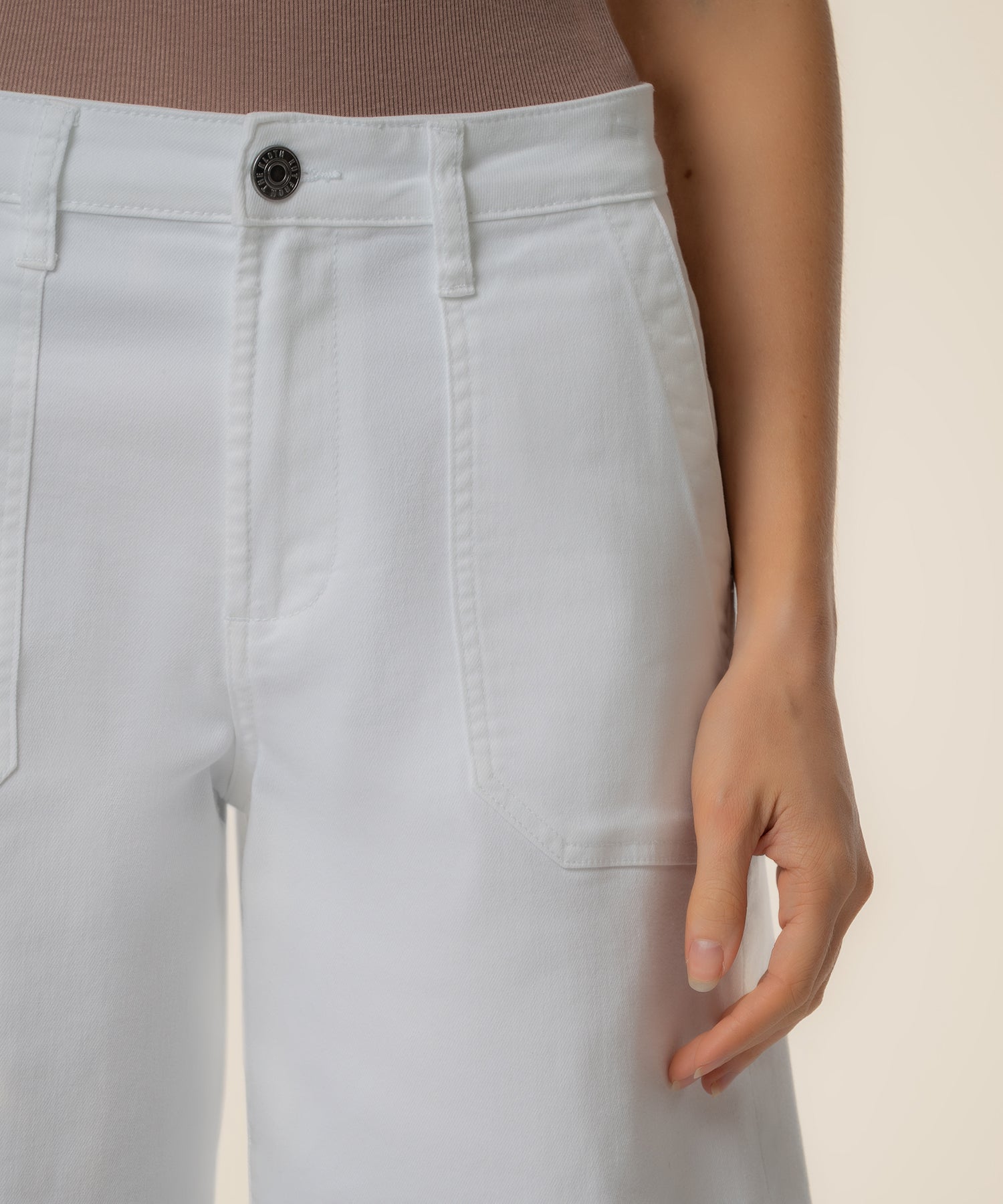 Hailey High Rise Bermuda Short, Exclusive in Optic White - Kut
