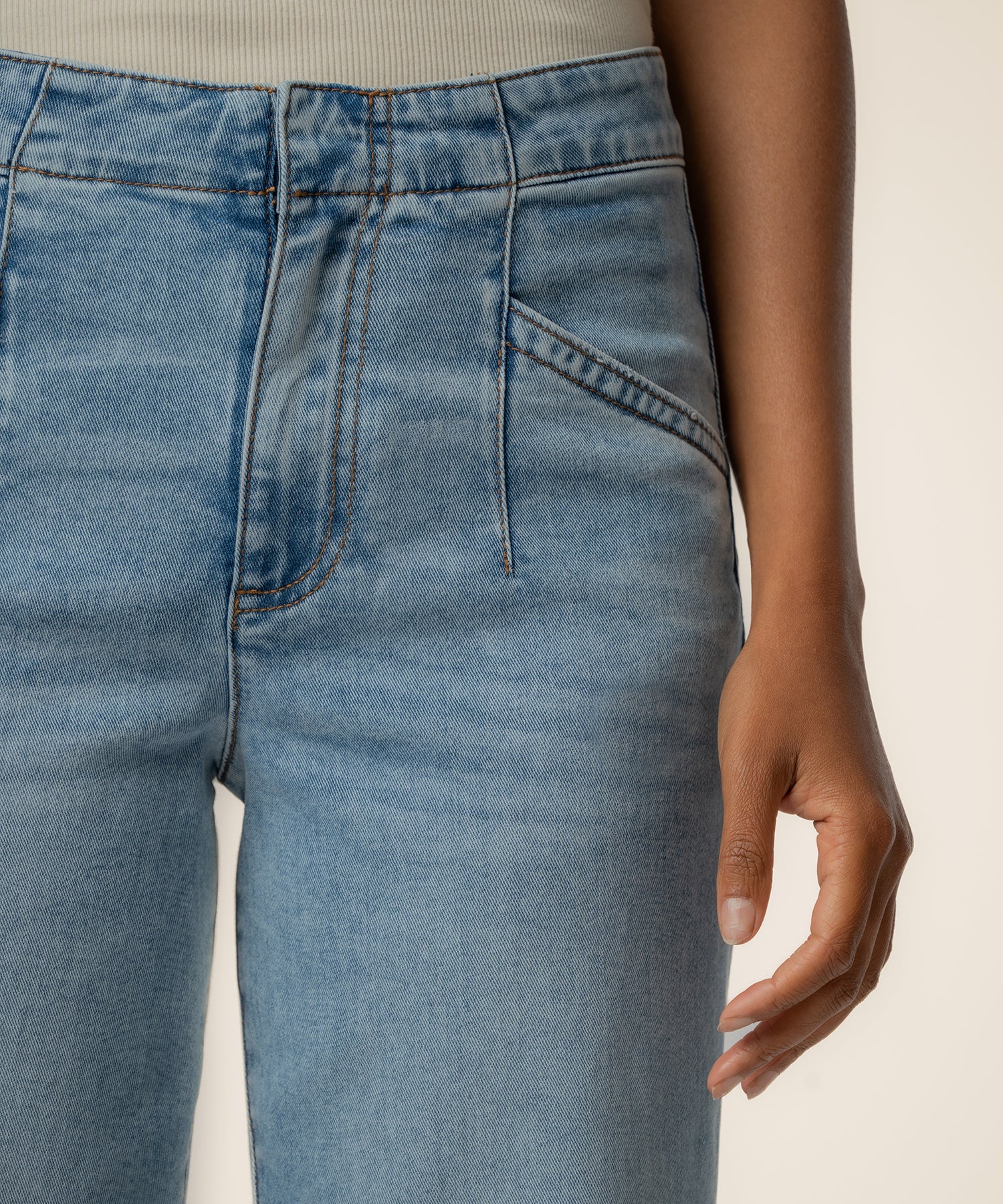 Charlotte High Rise Straight Leg in Contact Wash