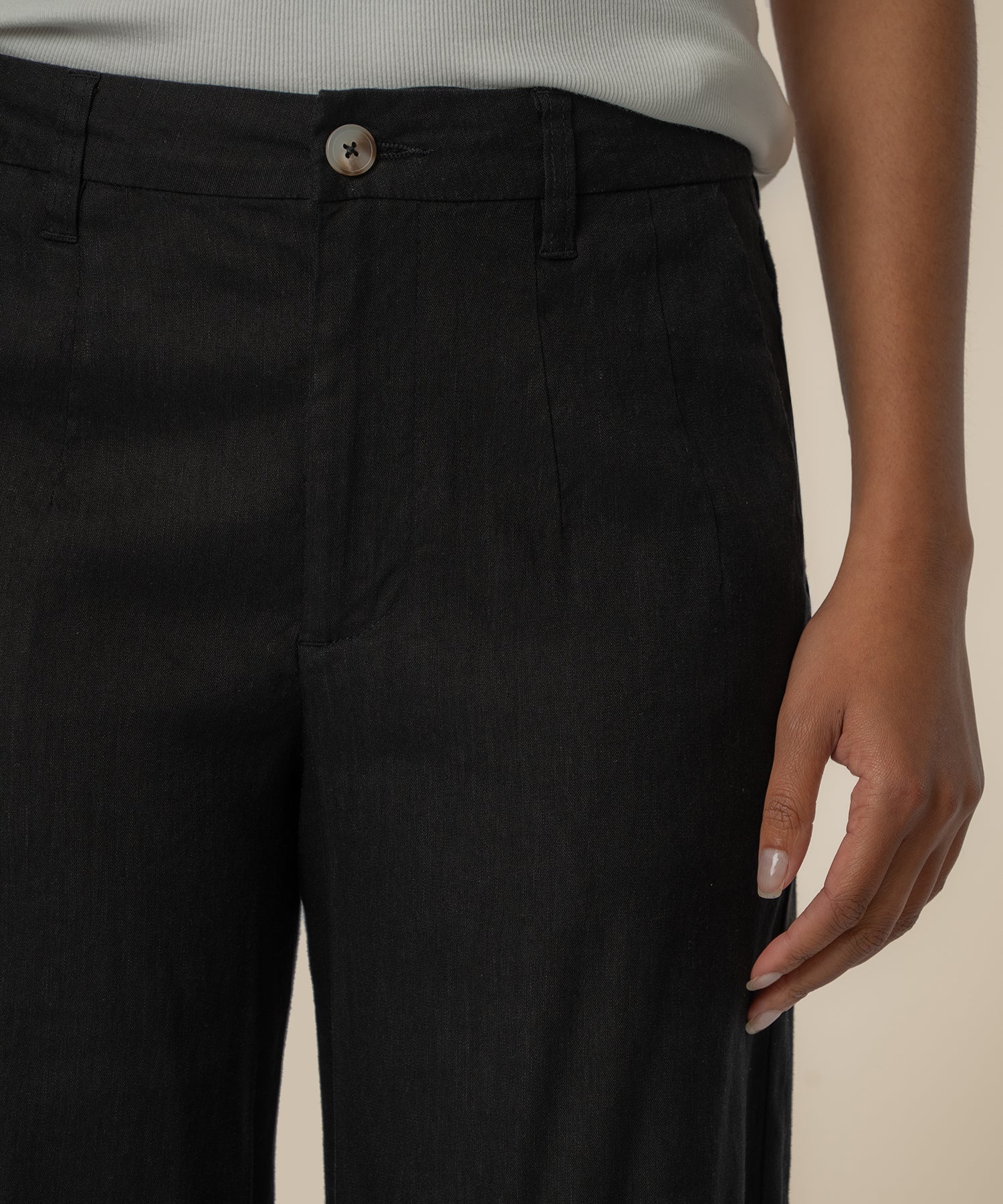 Meg Linen High Rise Wide Straight Leg in Black - Kut from the Kloth