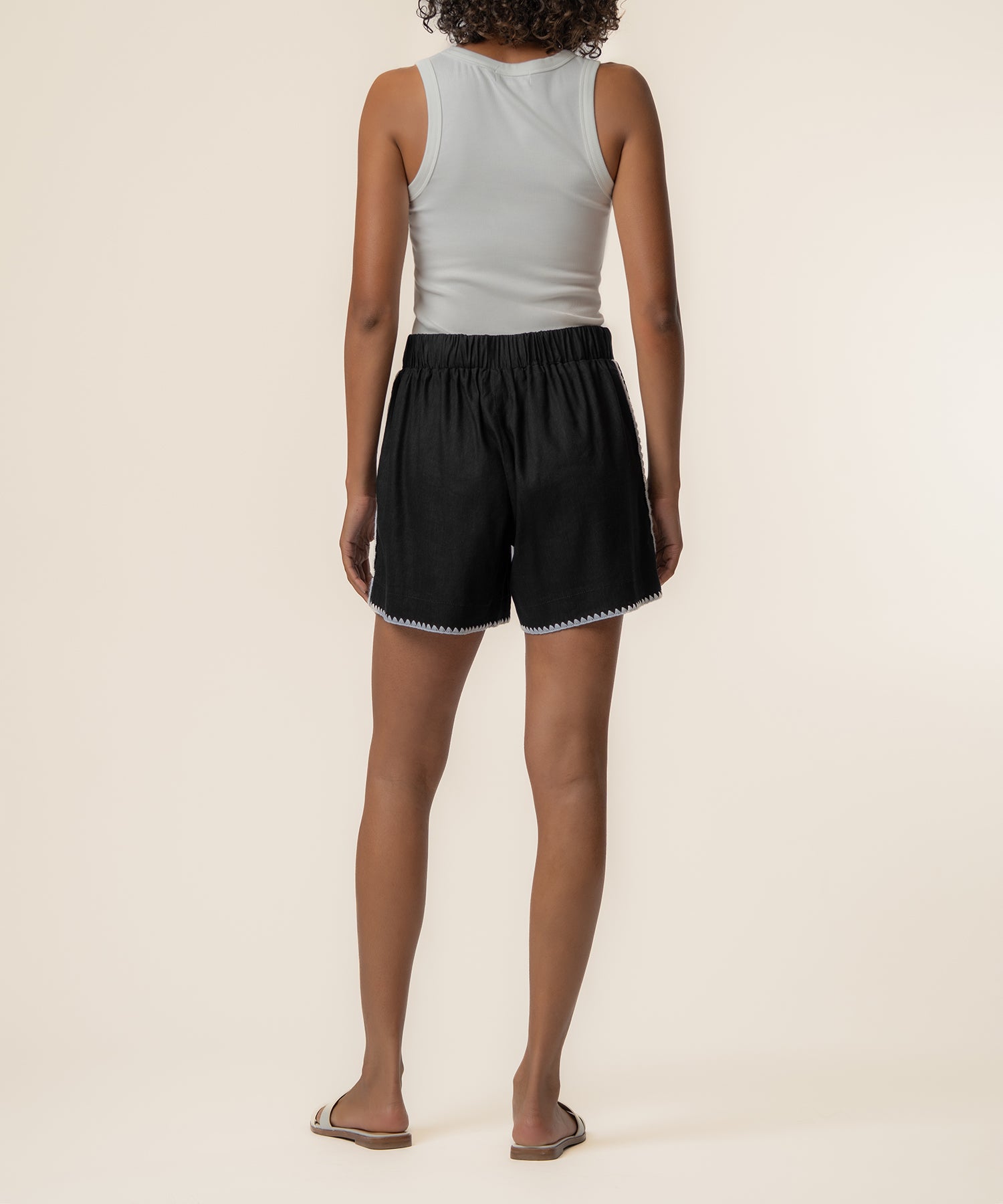 Nicolette Linen Bermuda in Black/White