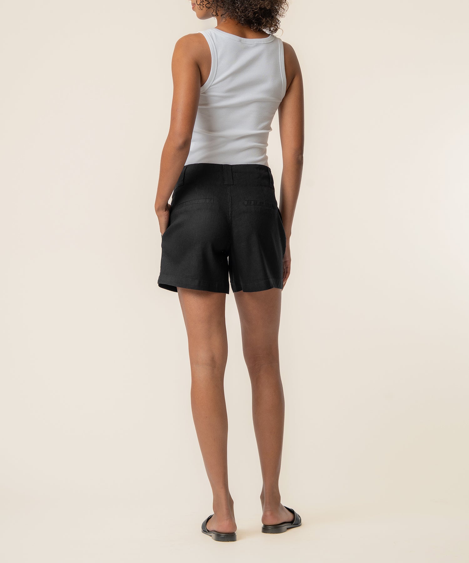 Women's Katie Linen High Rise Short in Black 18 / Black Women's Katie Linen High Rise Short in Black 18 / Black
