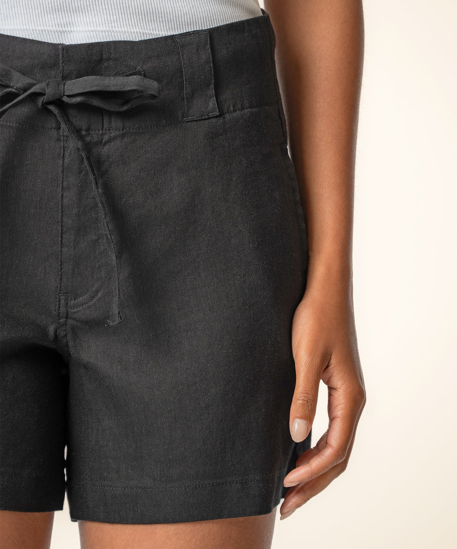Katie Linen High Rise Short in Black