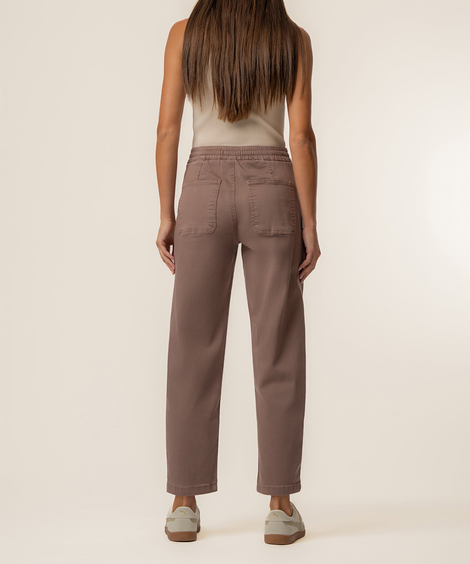 Ashley High Rise Relaxed Leg in Mocha