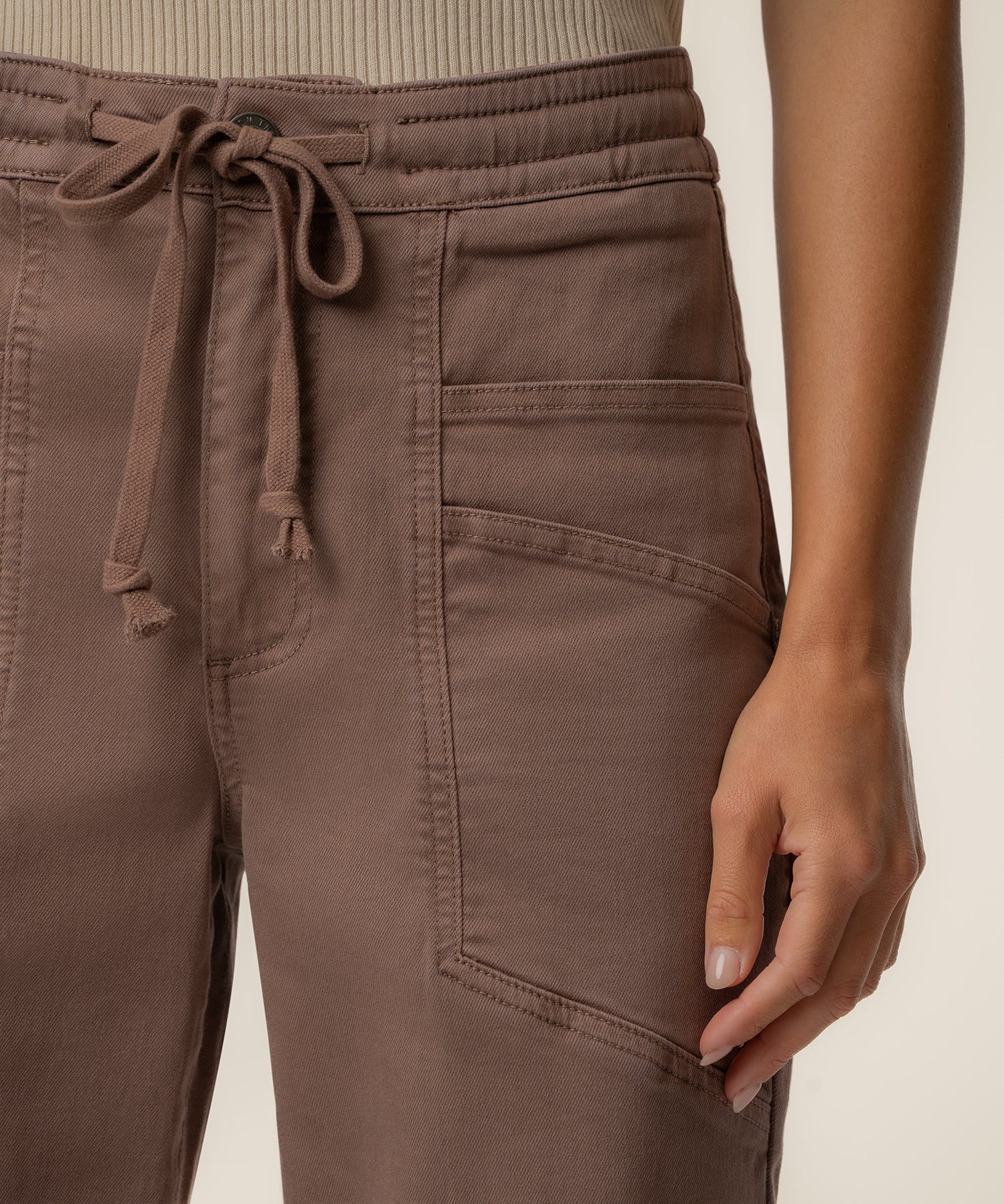 Ashley High Rise Relaxed Leg in Mocha