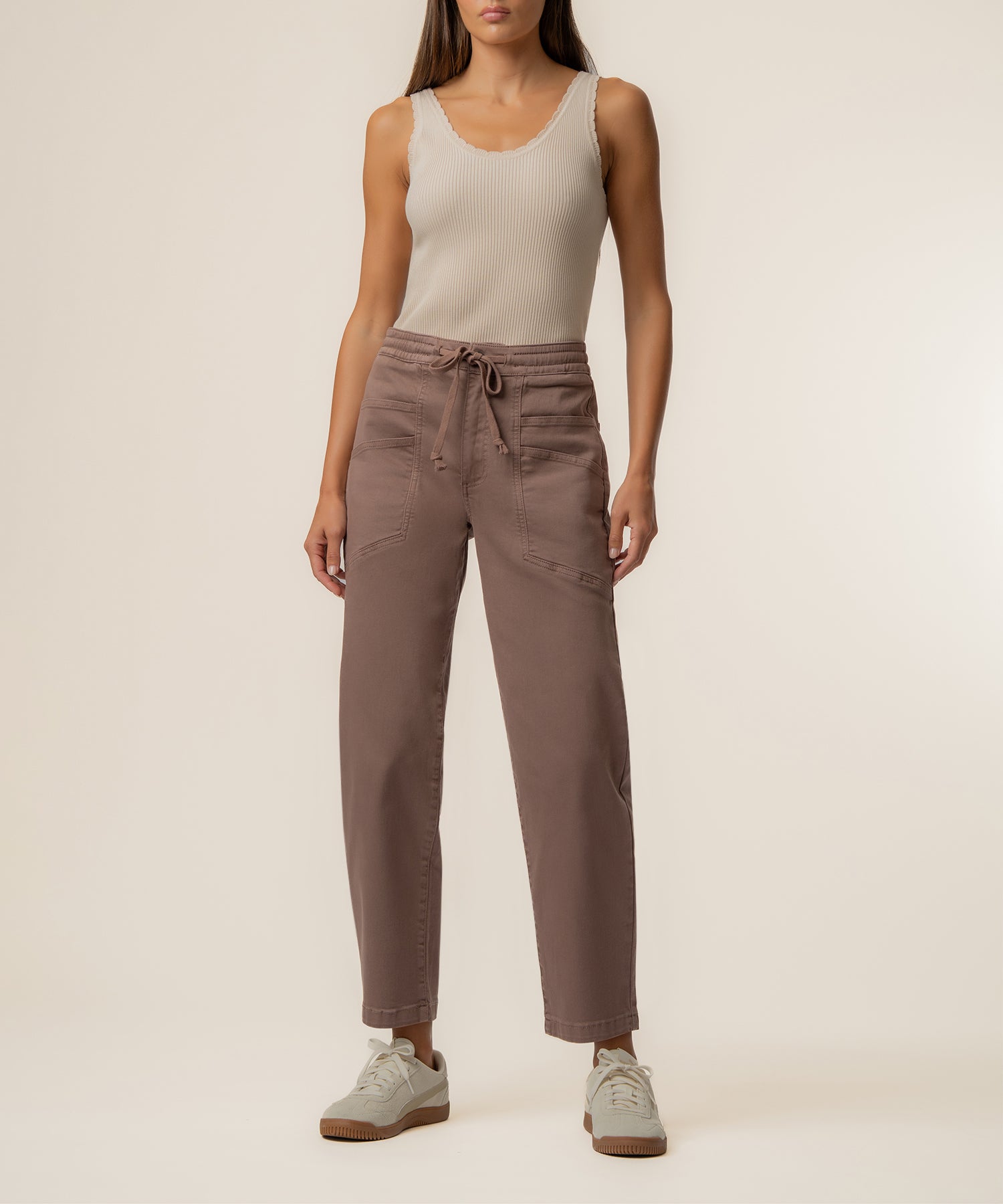 Ashley High Rise Relaxed Leg in Mocha