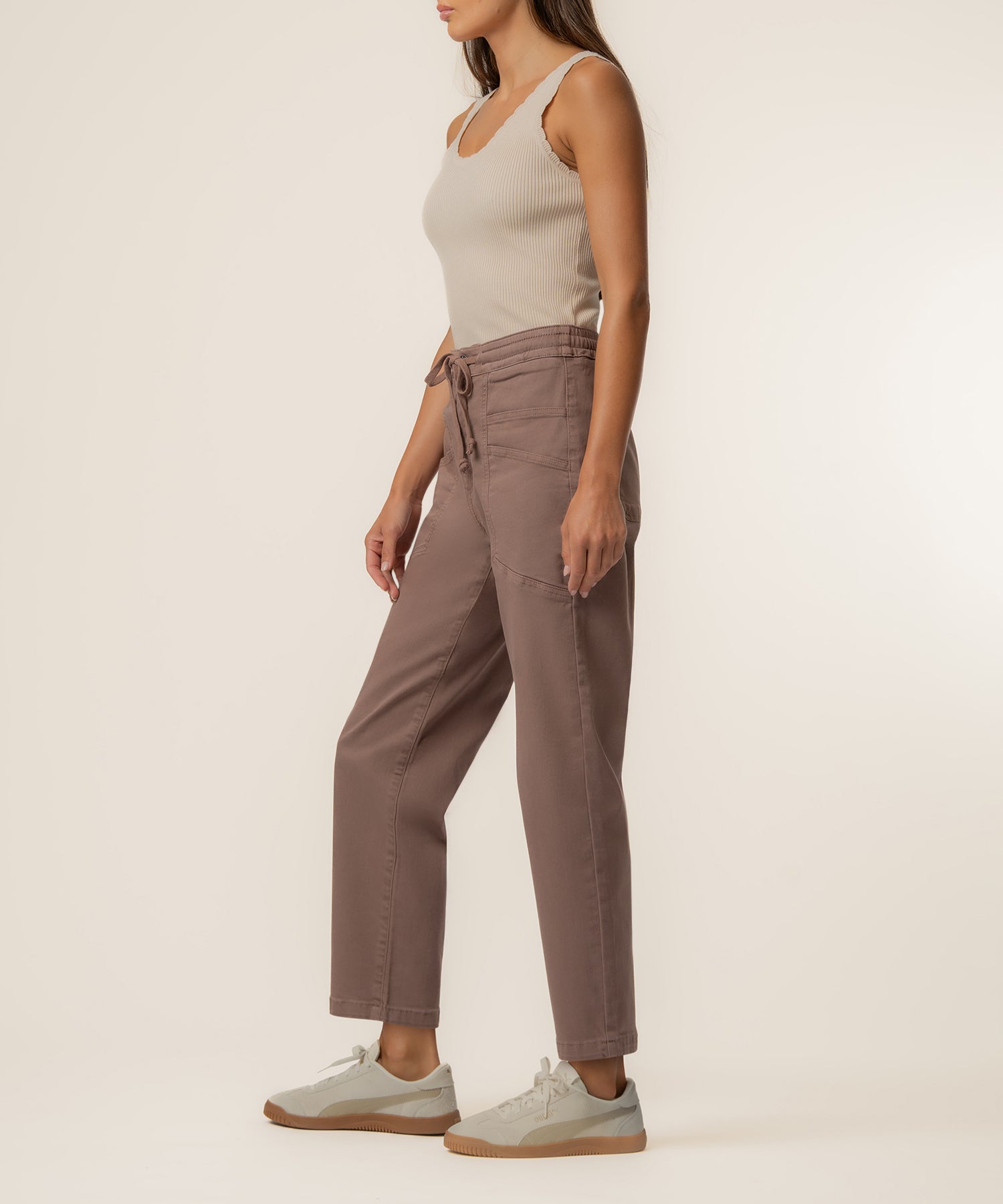 Ashley High Rise Relaxed Leg in Mocha
