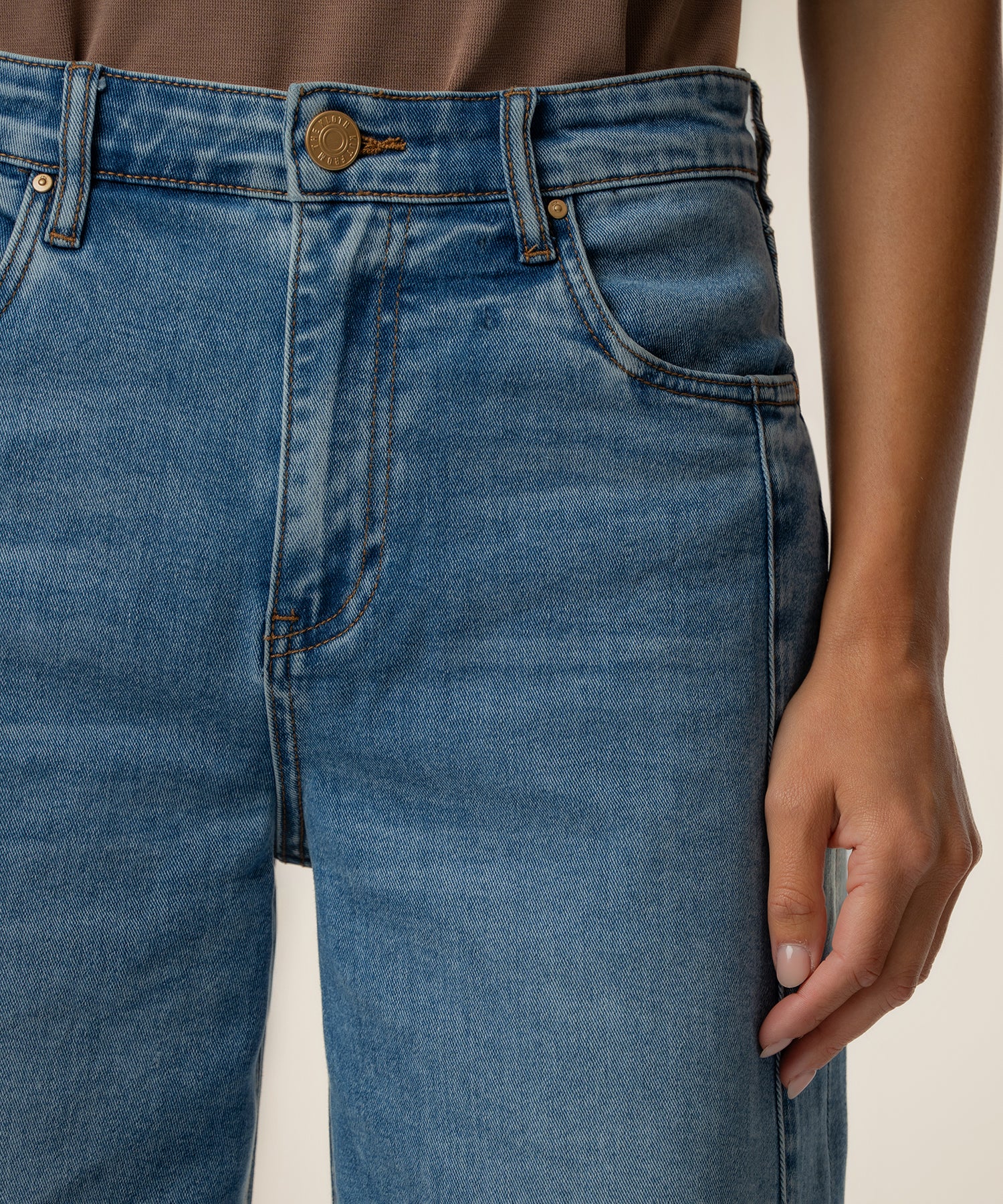 Ashton High Rise Relaxed Leg in Dynamic Wash