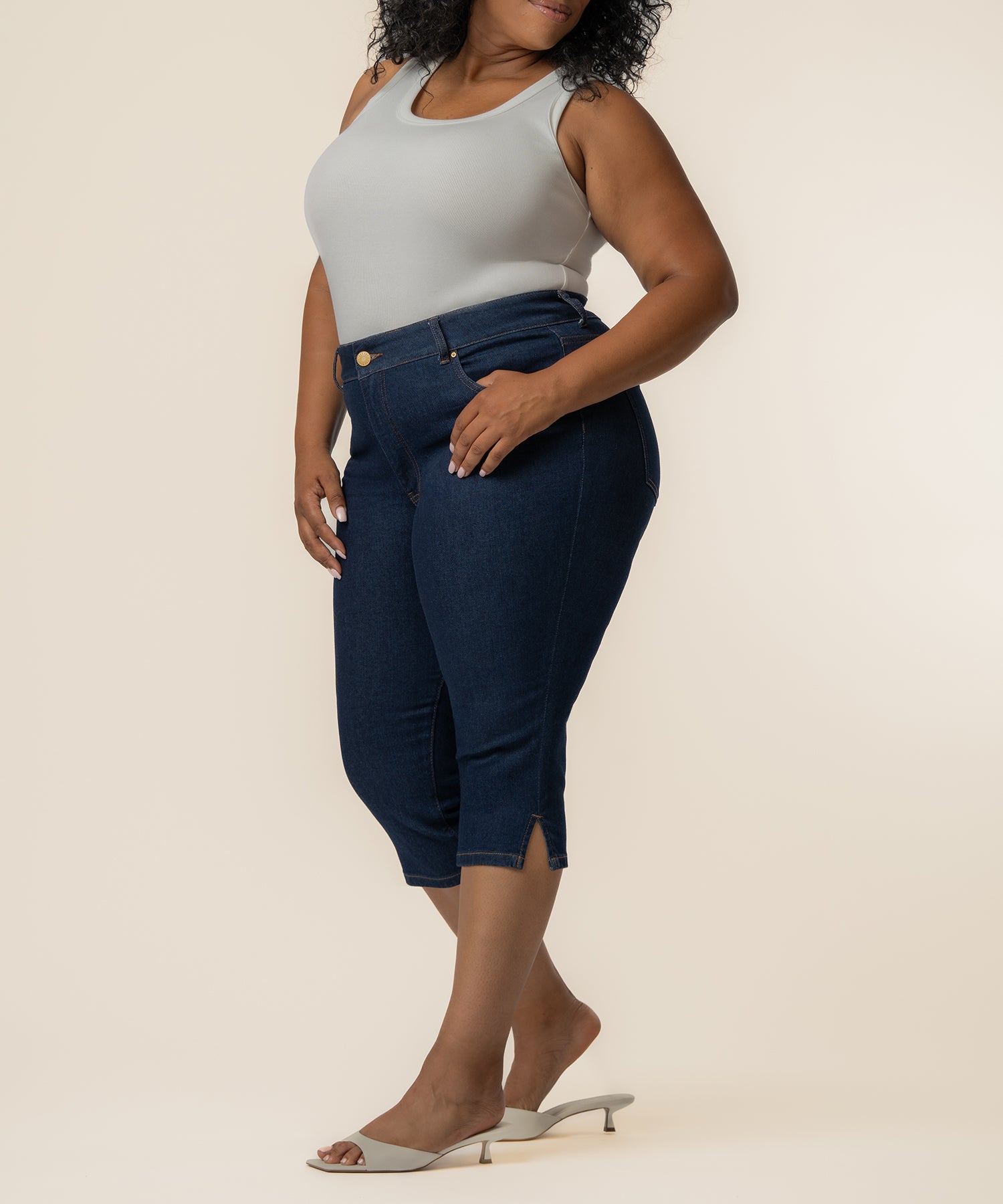 Gigi High Rise Capri, Plus in Sketch Wash