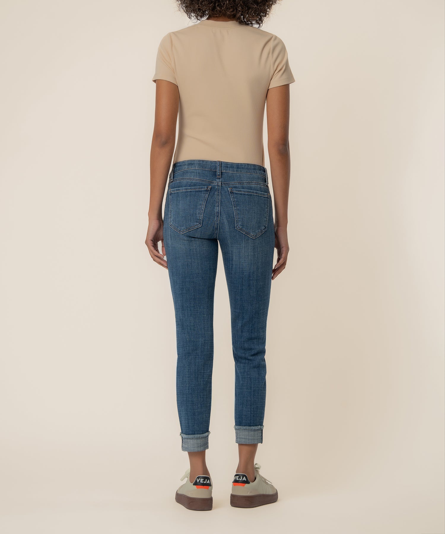 Amy Mid Rise Crop Straight, Petite in Deserving Wash