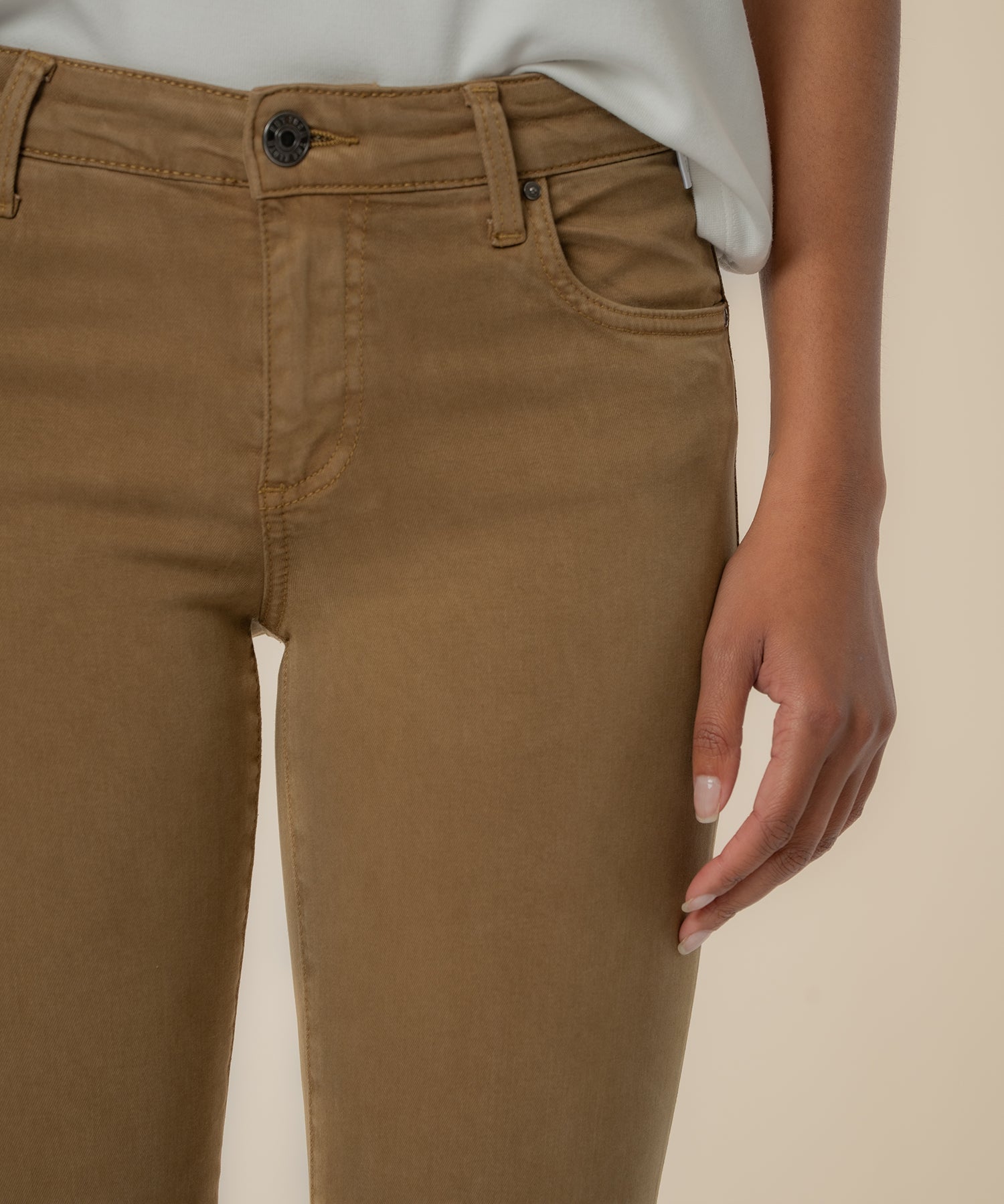 Amy Mid Rise Crop Straight Leg in Wood