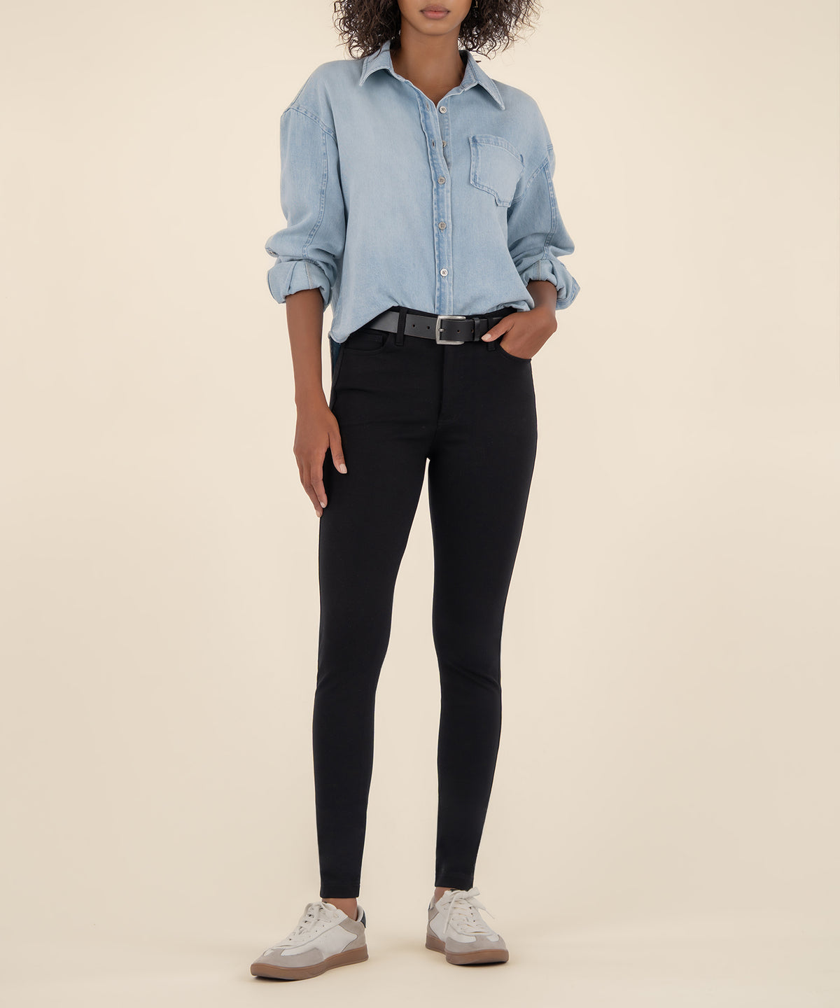 Mia Ponte High Rise Slim Skinny in Black