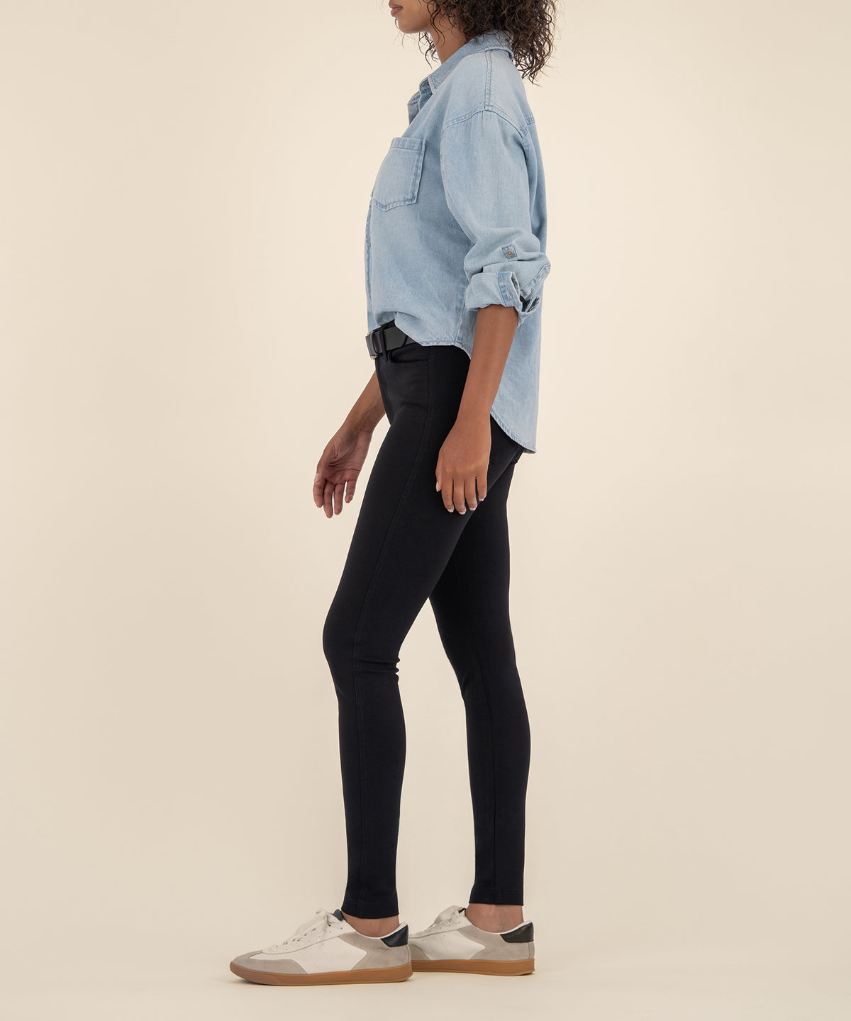 Mia Ponte High Rise Slim Skinny in Black