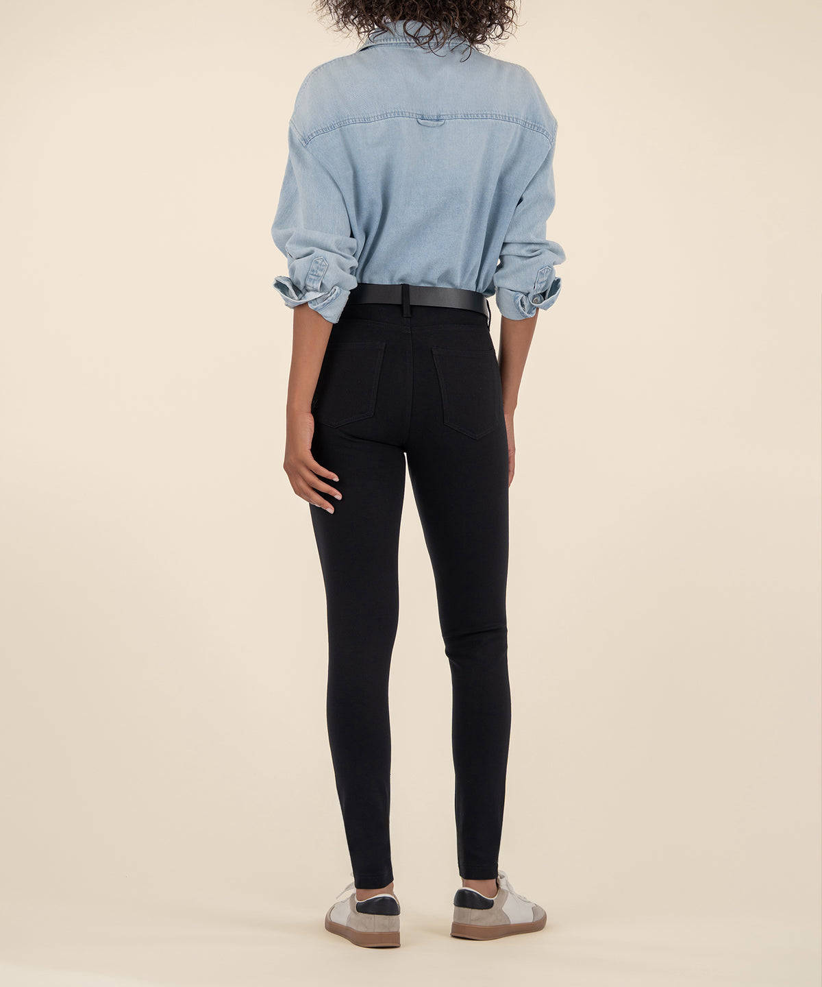 Mia Ponte High Rise Slim Skinny in Black