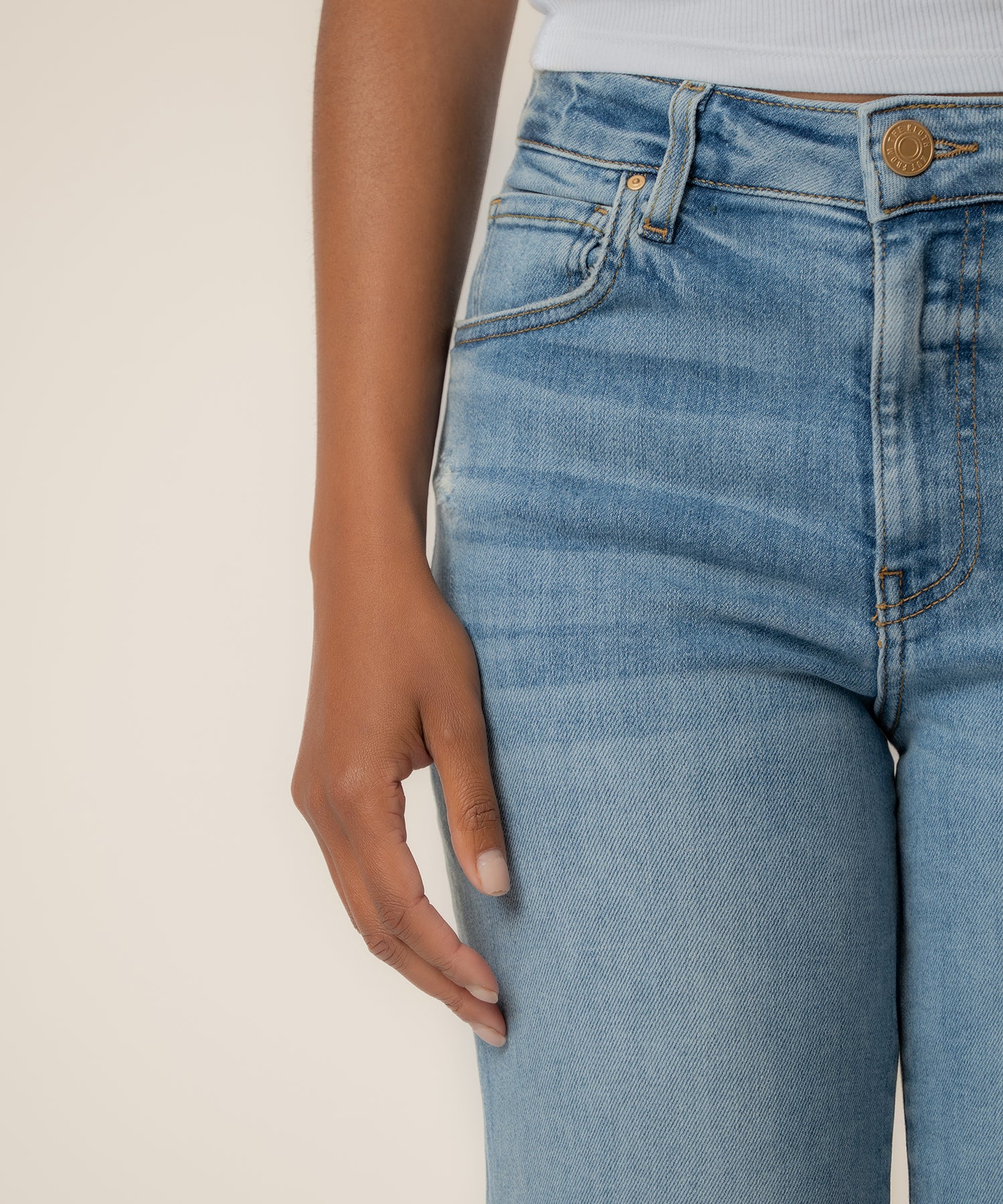 Elizabeth High Rise Crop Straight, Exclusive in Fair Wash