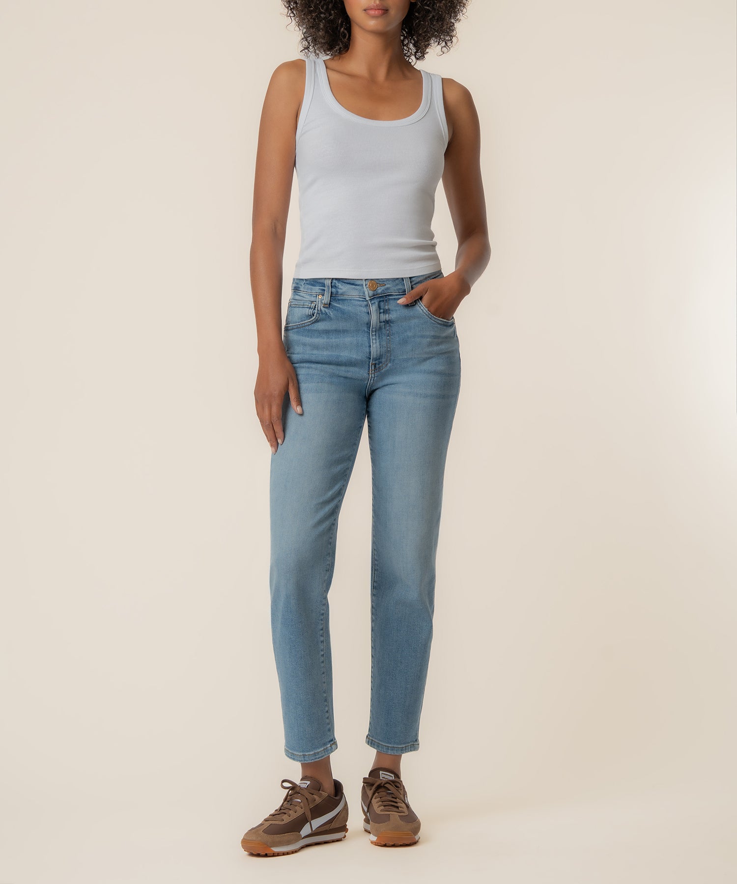 Elizabeth High Rise Crop Straight, Exclusive in Fair Wash