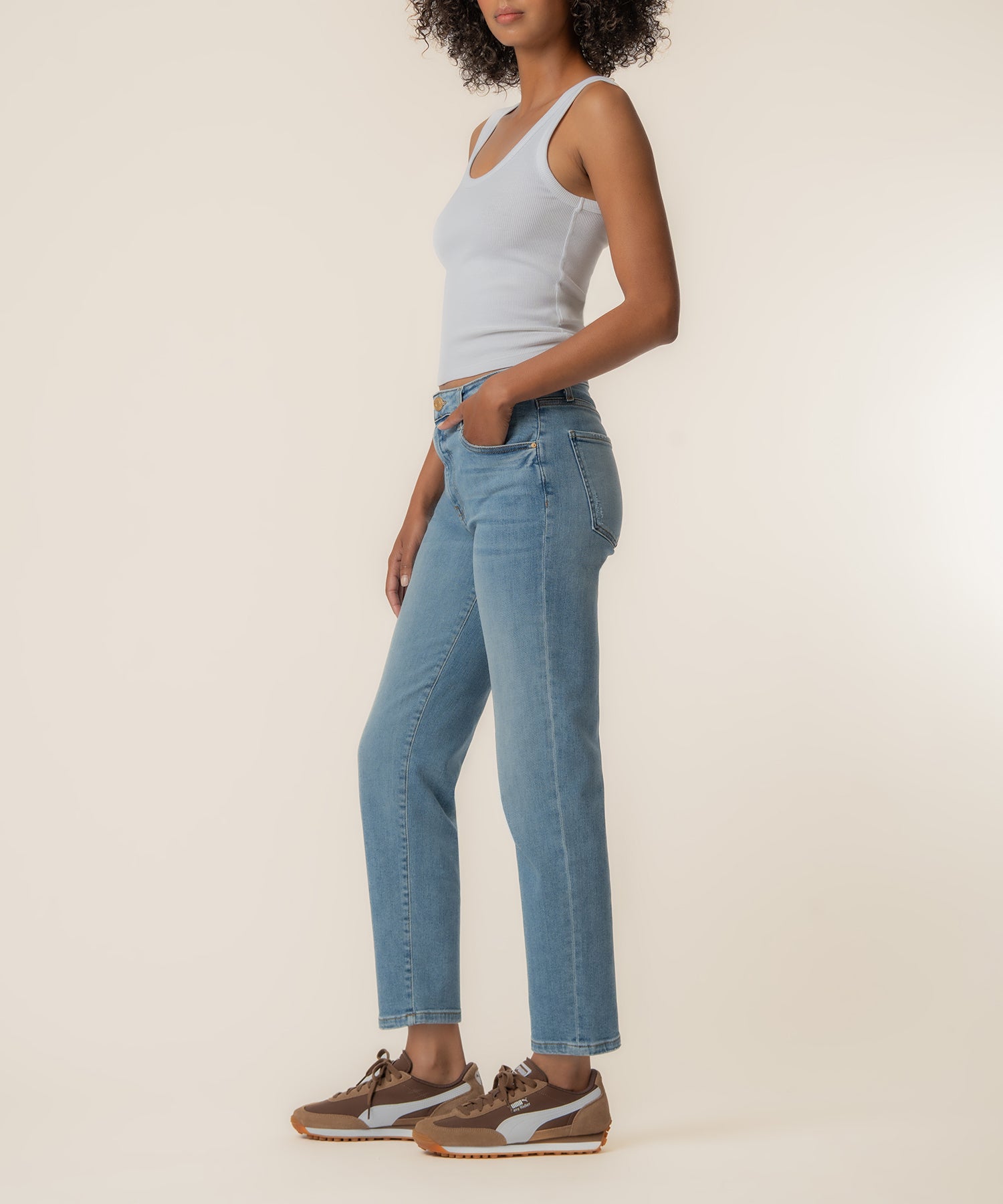 Elizabeth High Rise Crop Straight, Exclusive in Fair Wash