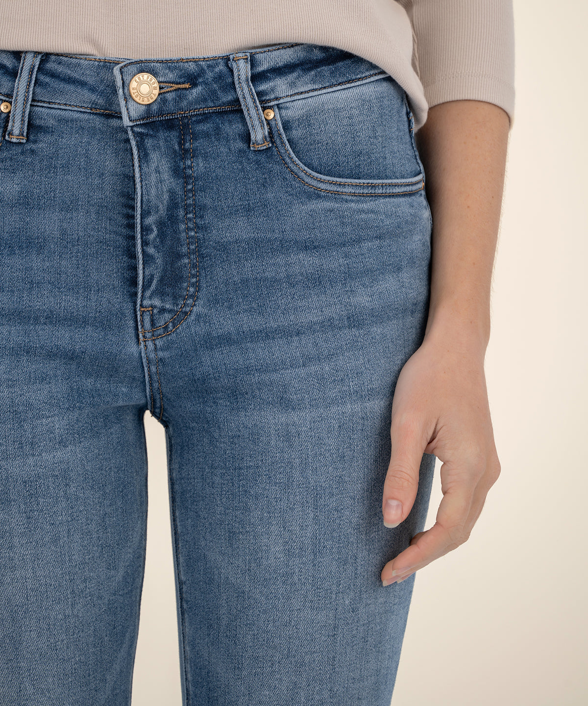 Rachael High Rise Mom Jean in Exalted Wash