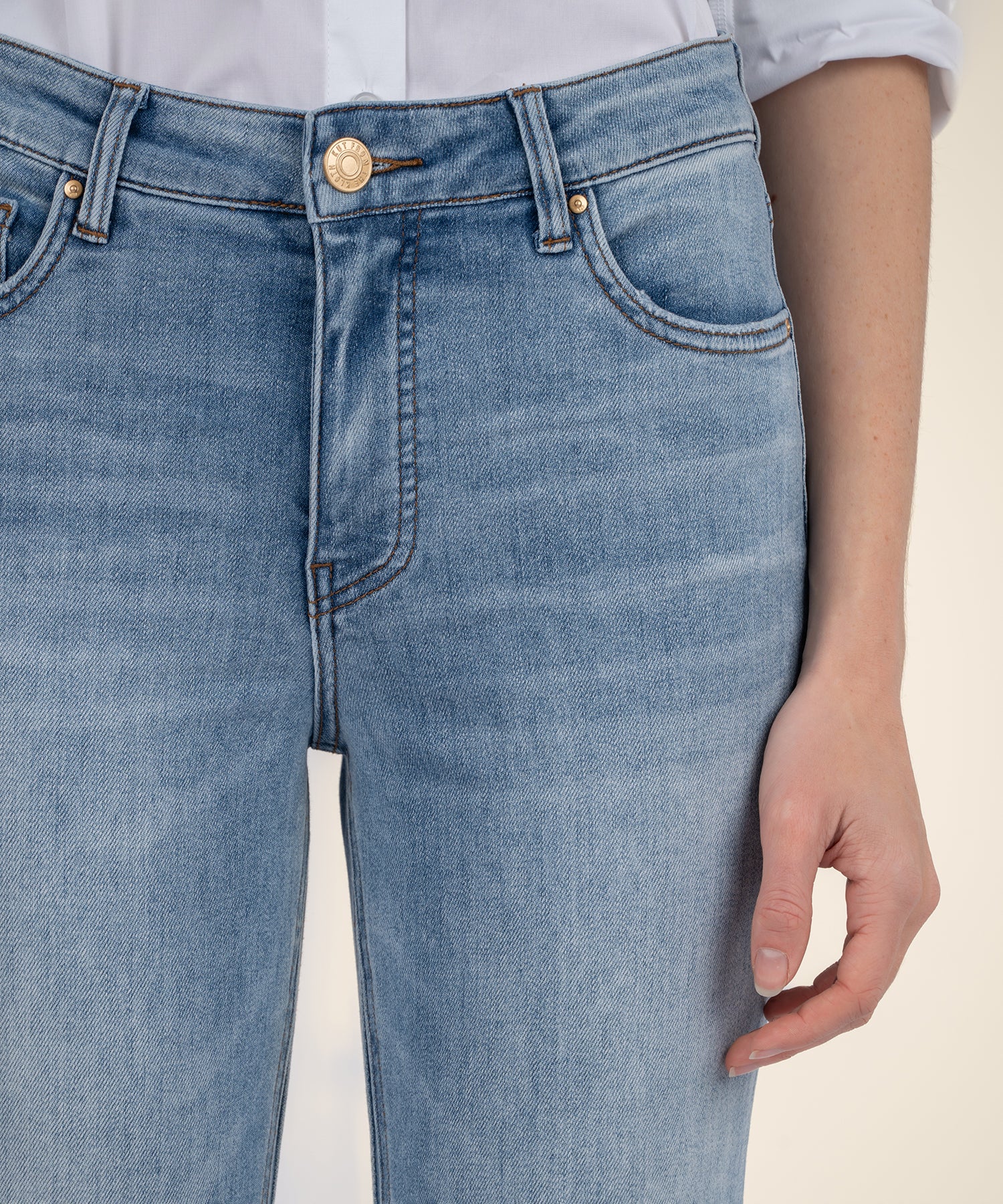 Kelsey High Rise Ankle Flare in Honest Wash
