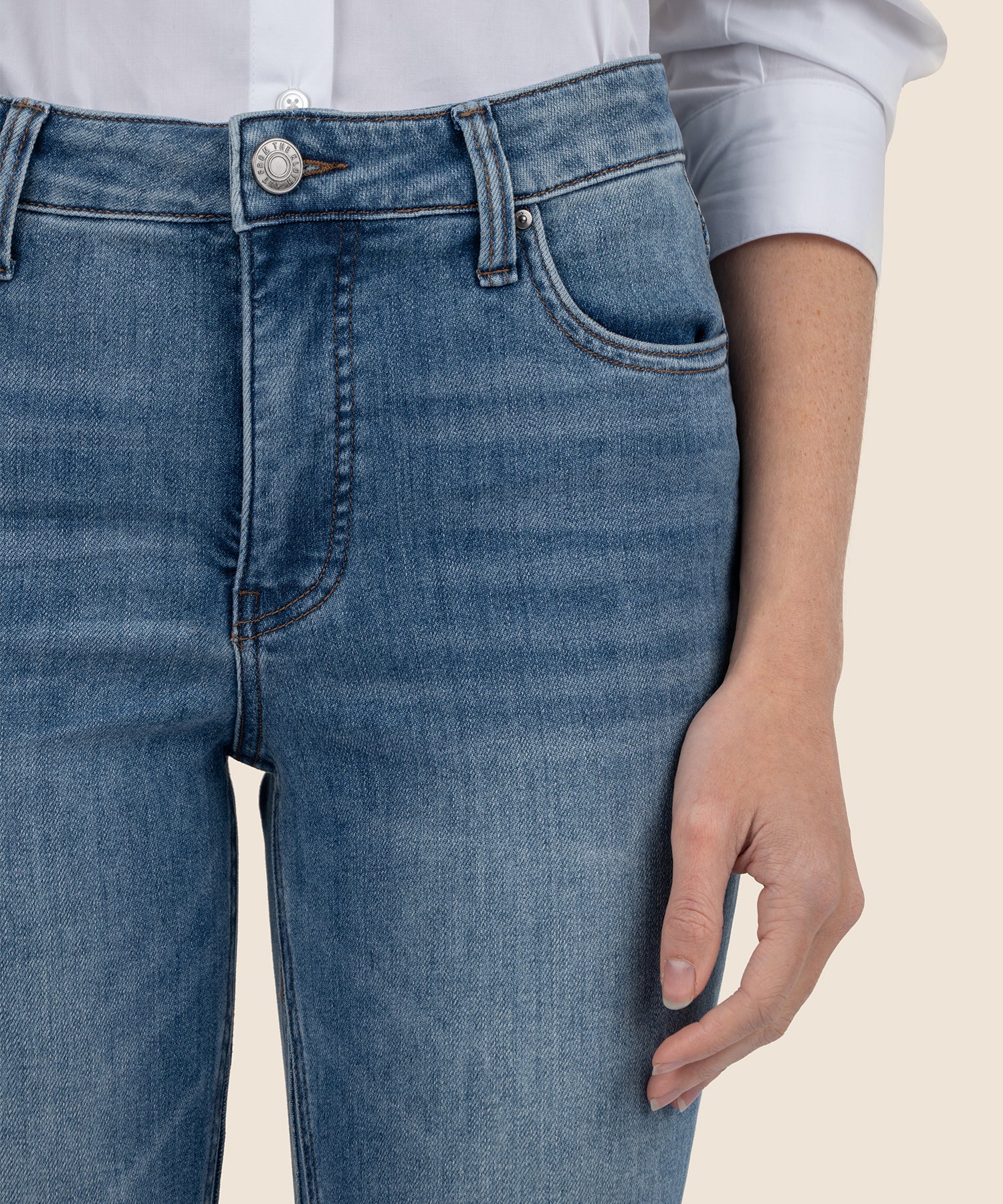 Kelsey High Rise Ankle Flare in Brace Wash