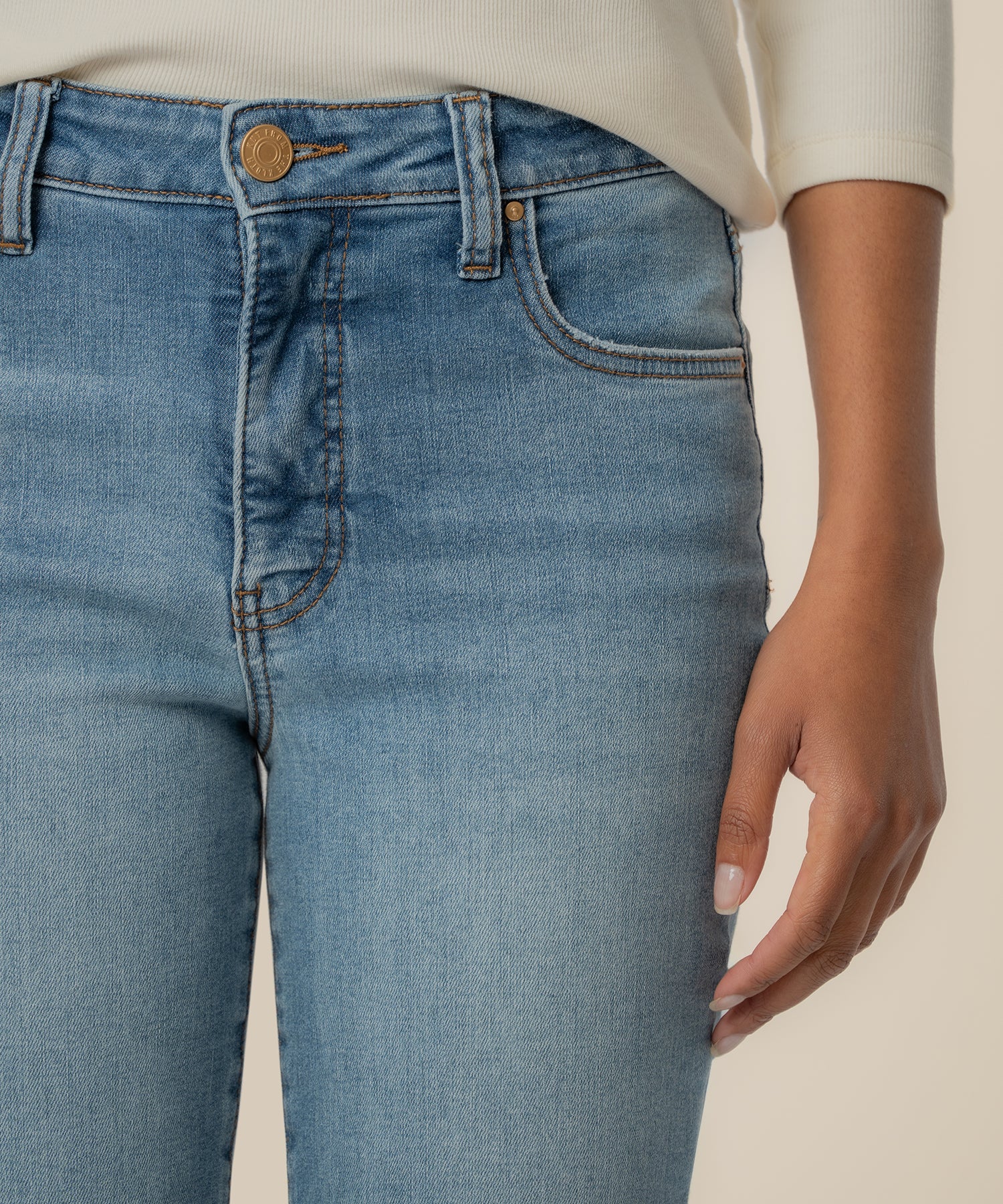 Kelsey High Rise Ankle Flare in Achievement Wash