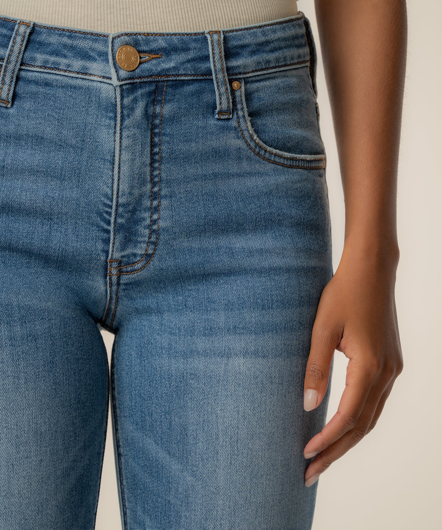 Rachael High Rise Mom Jean in Respond Wash