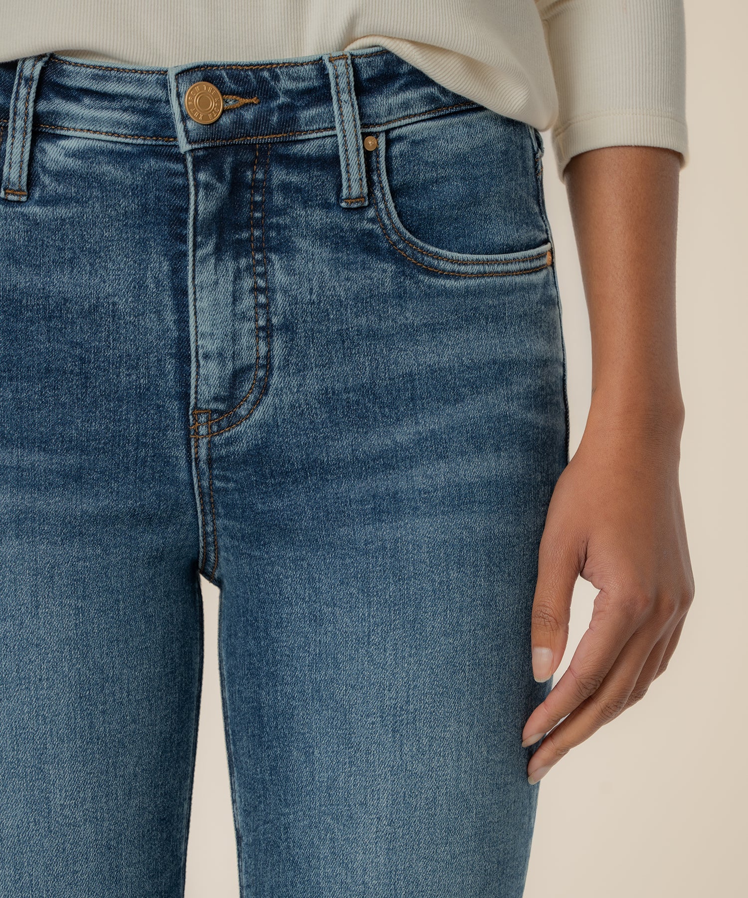 Rachael High Rise Mom Jean in Radiant Wash