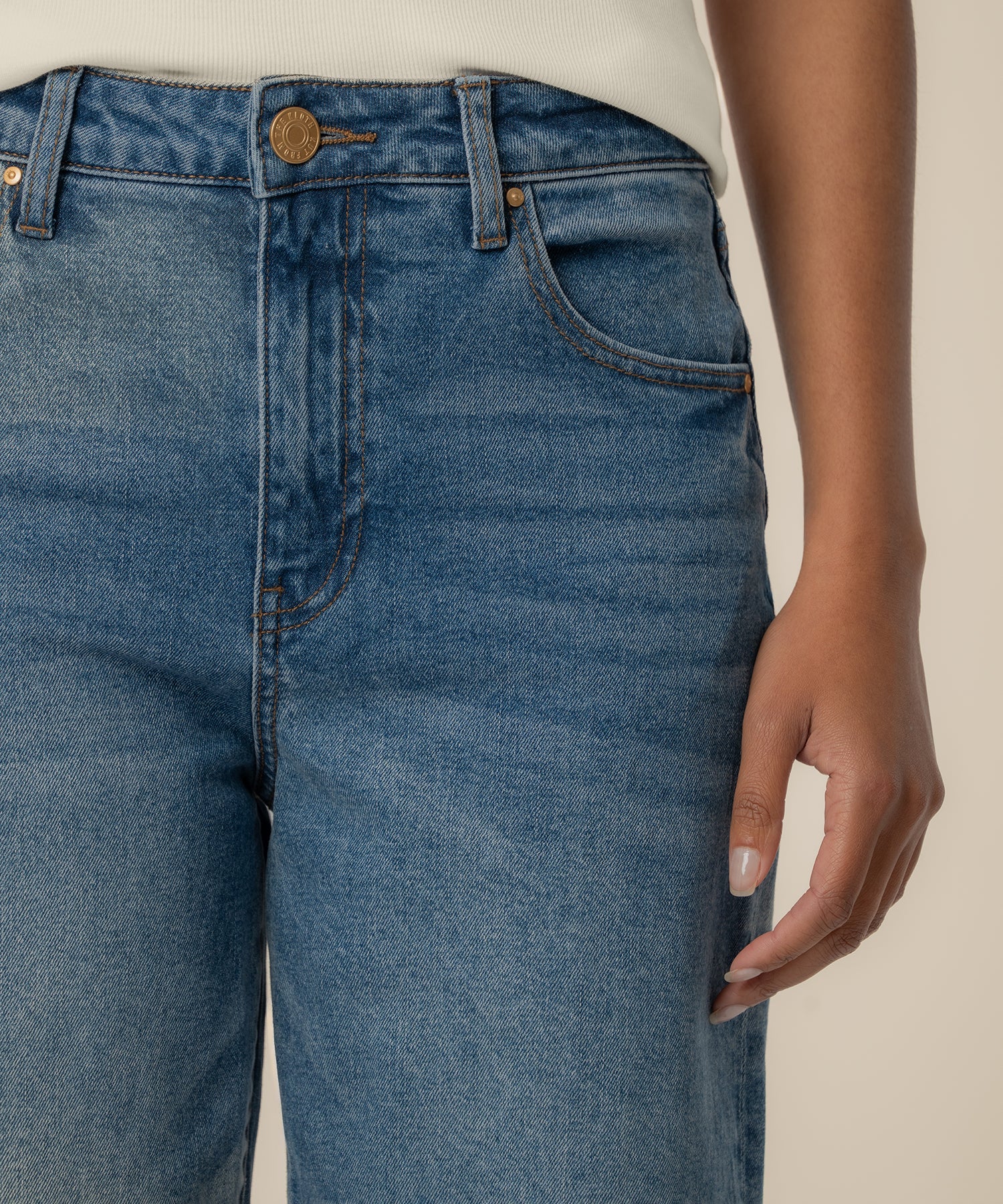 Ashley High Rise Slouchy Barrel Straight Leg in Improving Wash