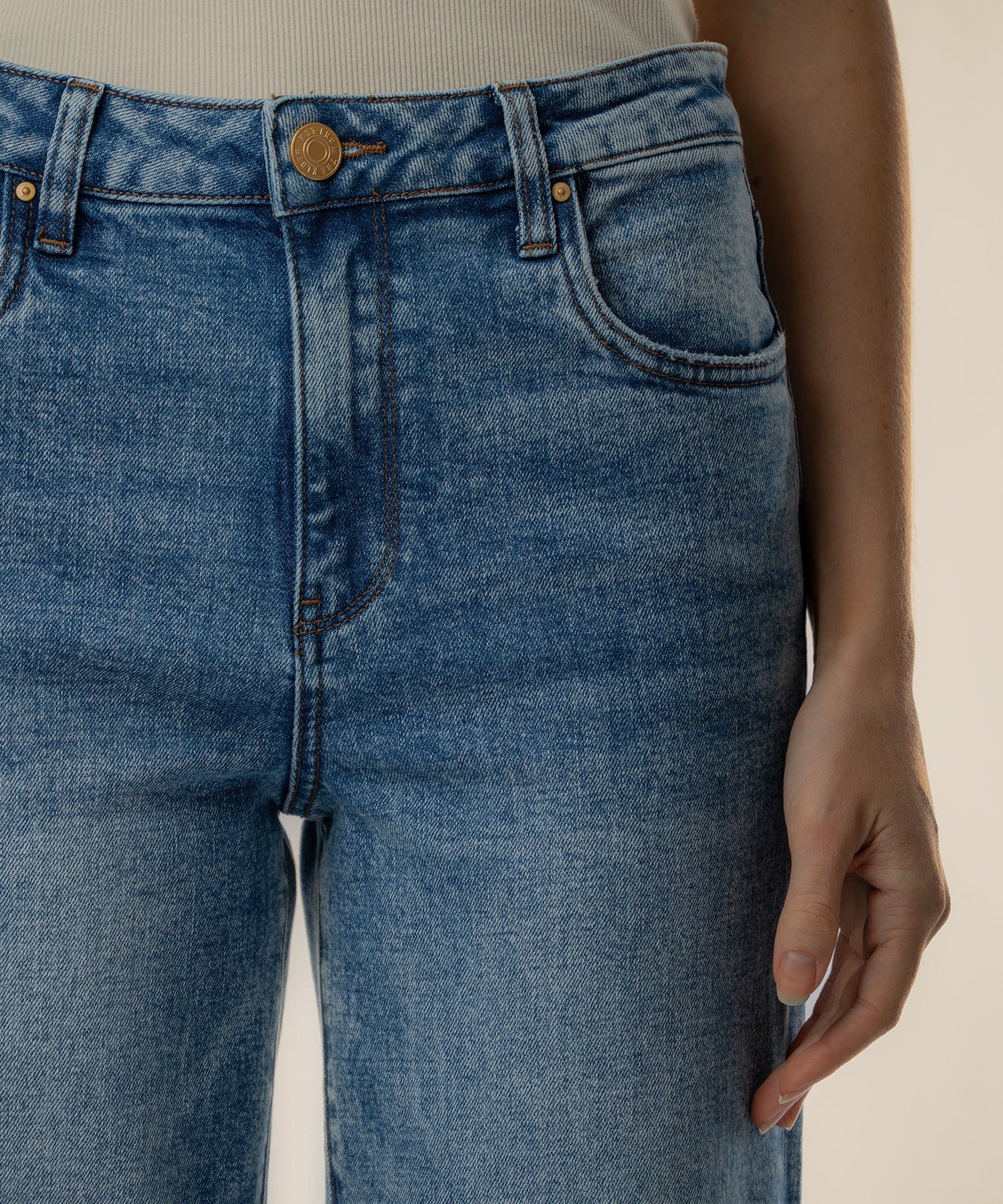 Sienna High Rise Straight Leg in Popular Wash