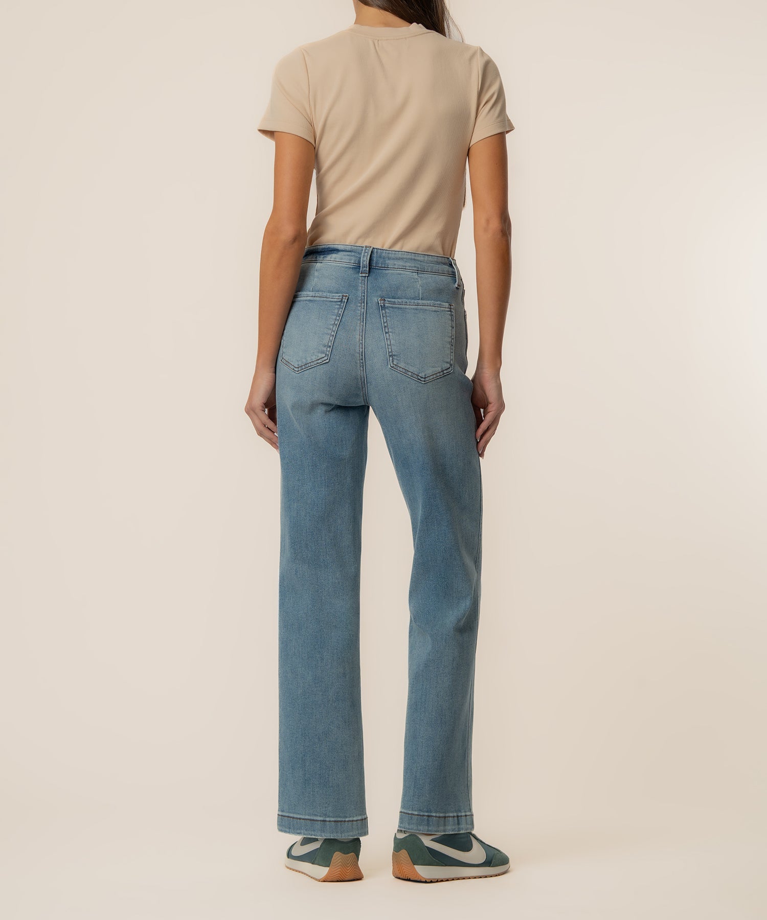 Pattie High Rise Straight Leg in Outstanding Wash