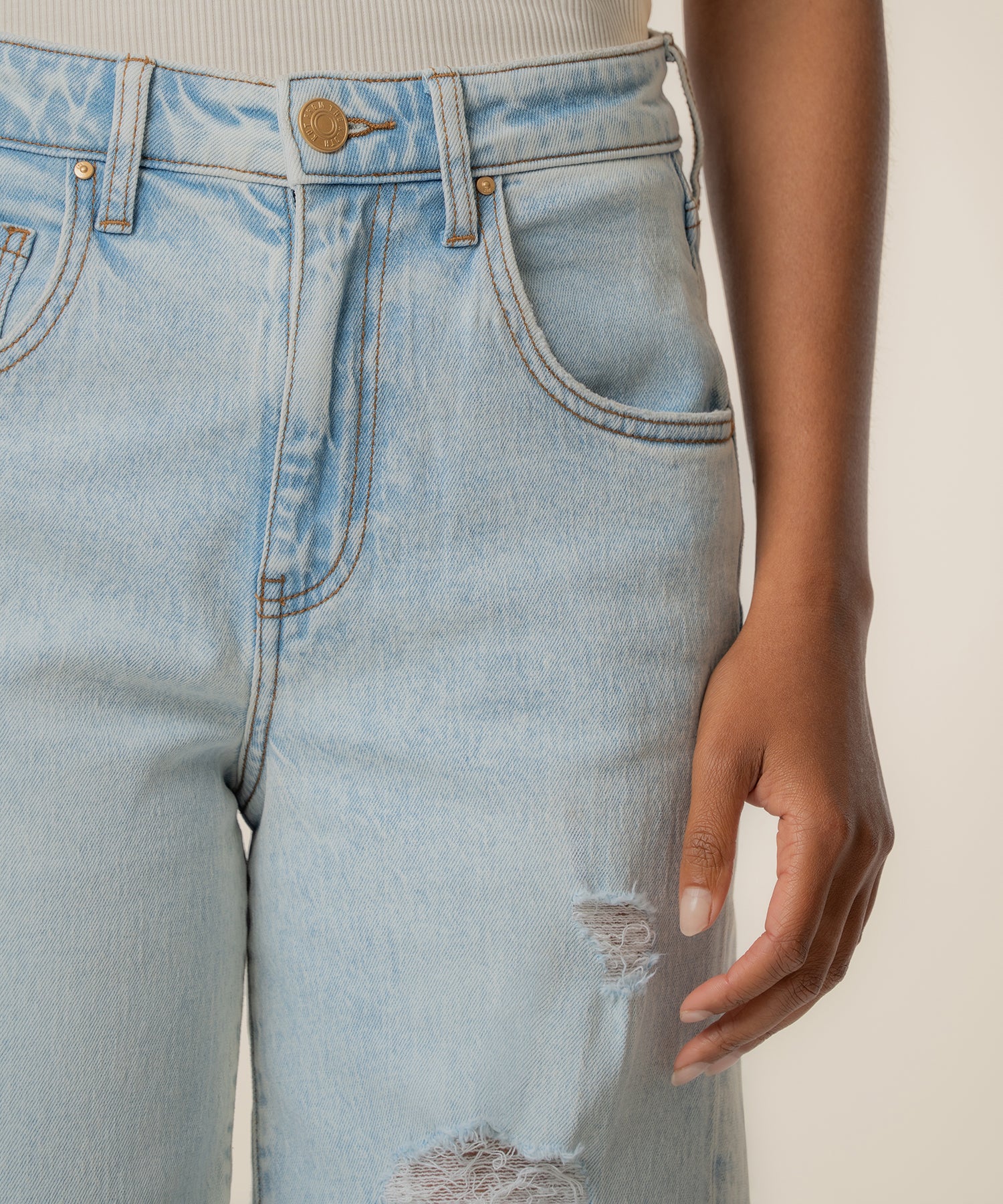 Gwen High Rise Wide Leg in Care Wash