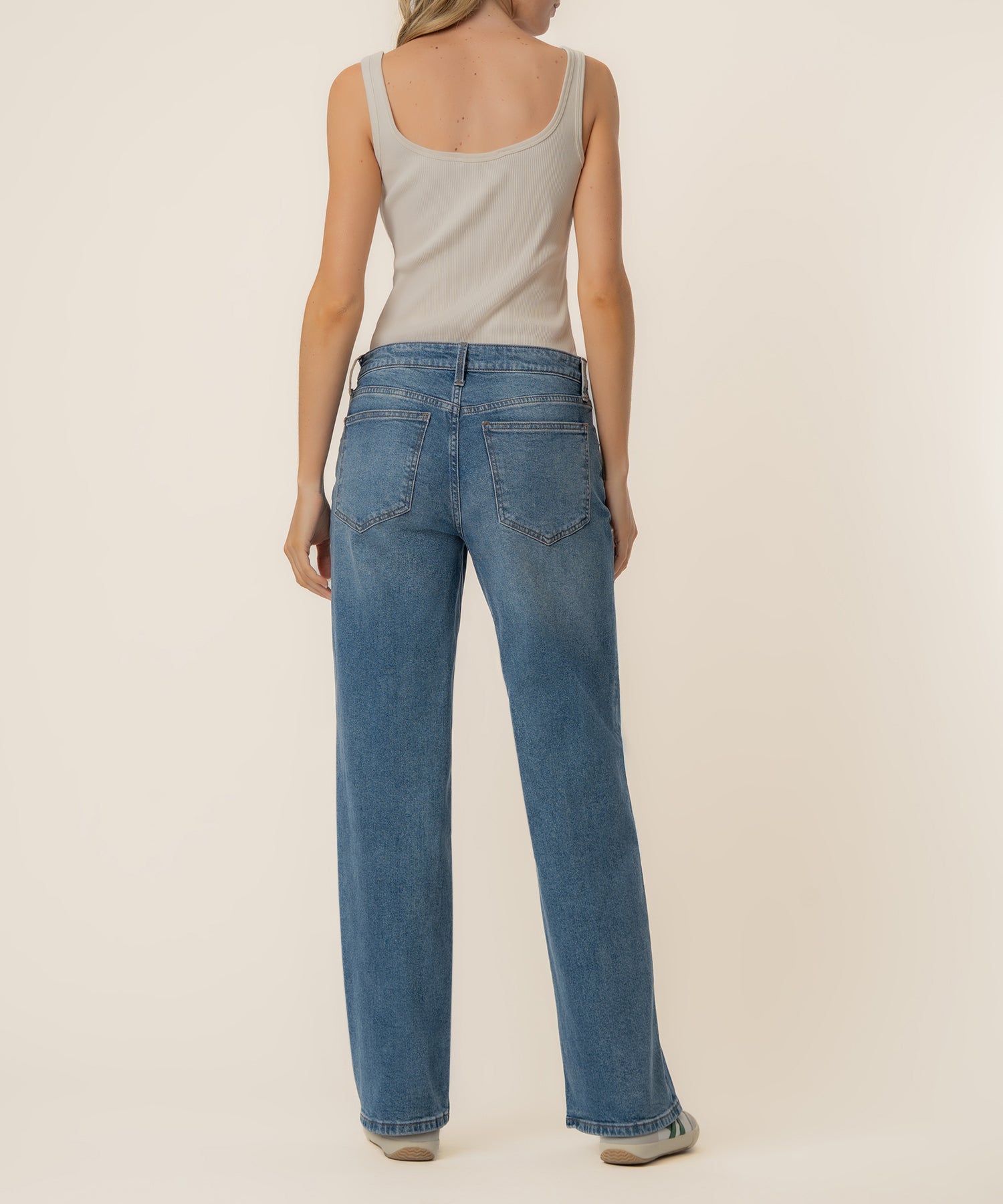 Selena Baggy Low Rise Straight Leg, Exclusive in Solving Wash