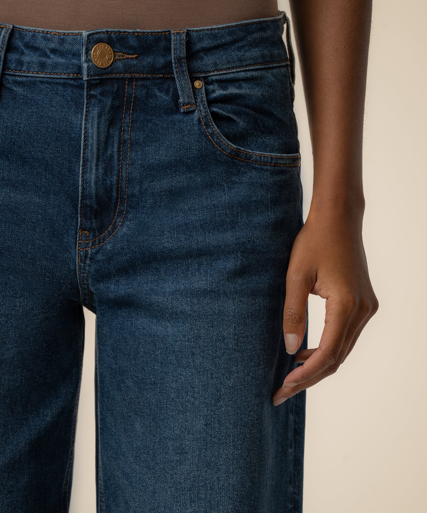 Selena Baggy Low Rise Straight Leg in Gracefully Wash