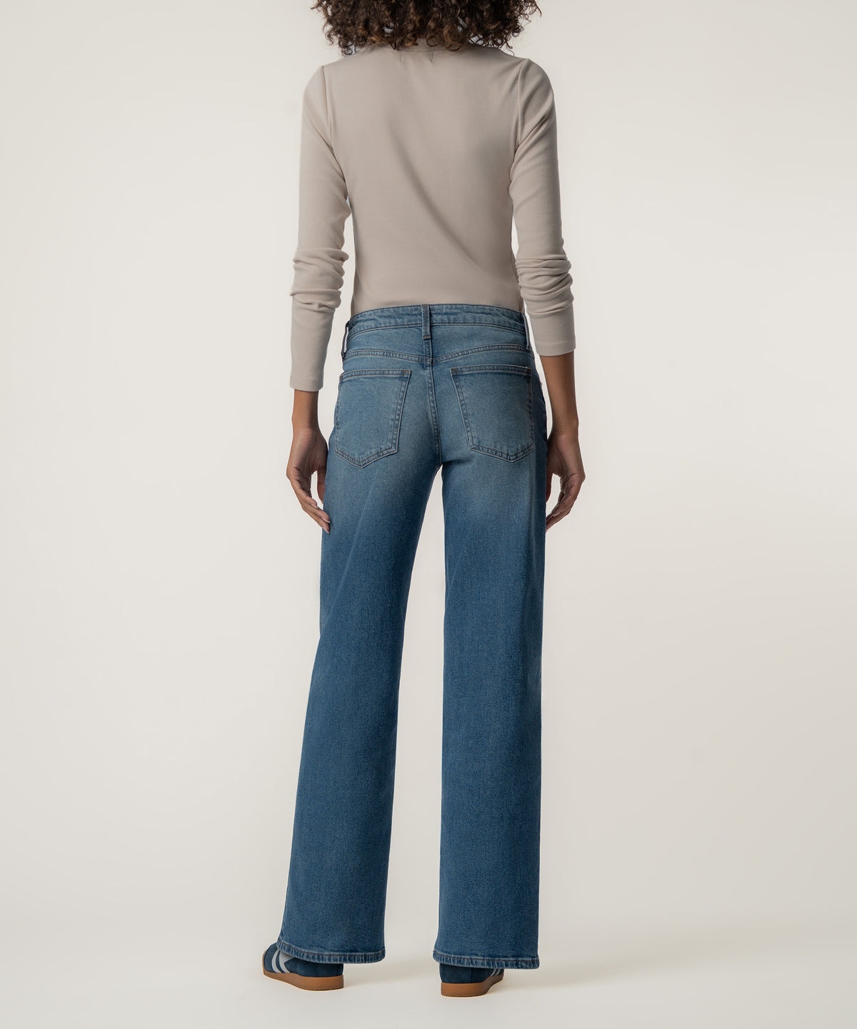 Selena Baggy Low Rise Straight Leg in Relating Wash