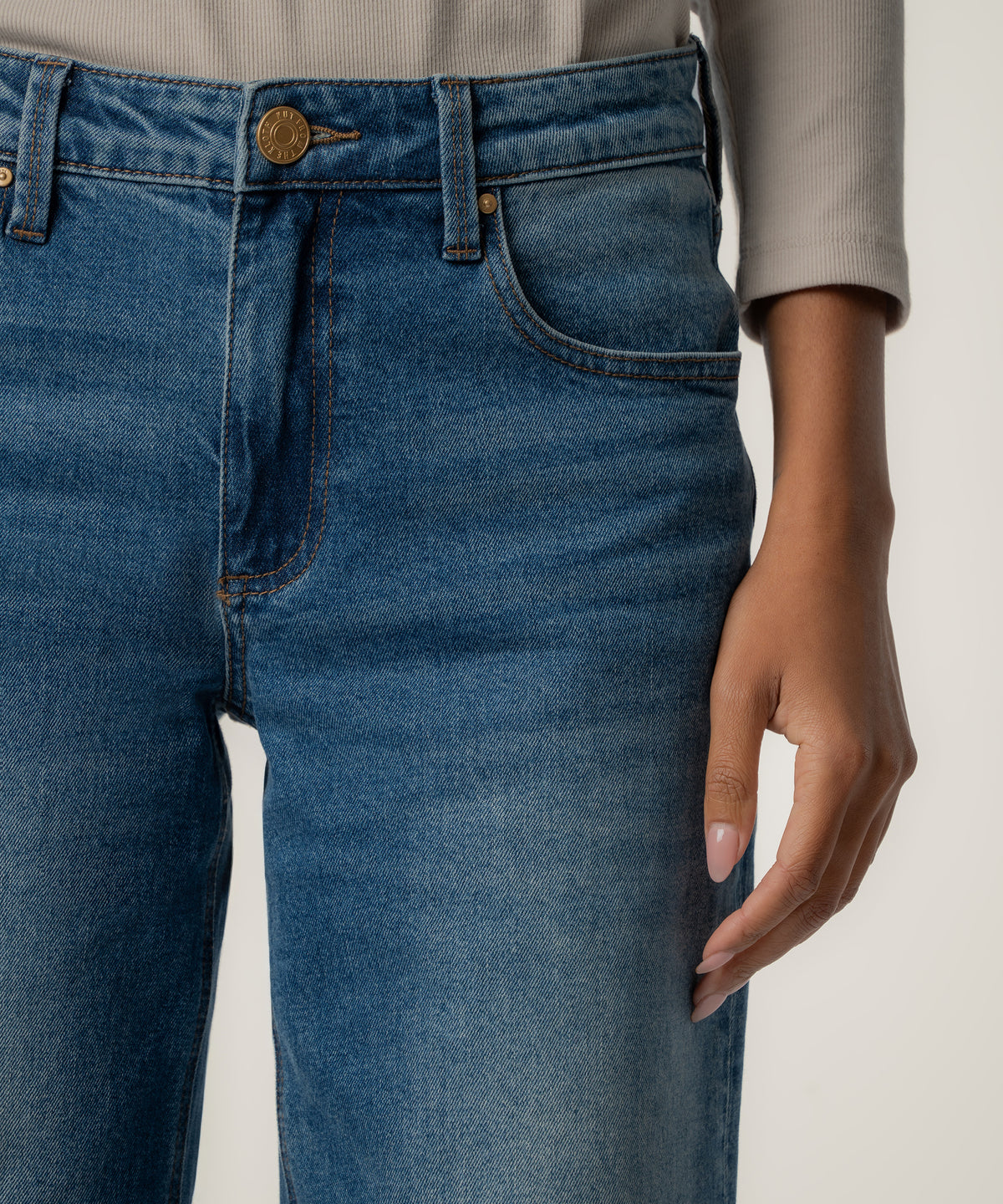 Selena Baggy Low Rise Straight Leg in Relating Wash