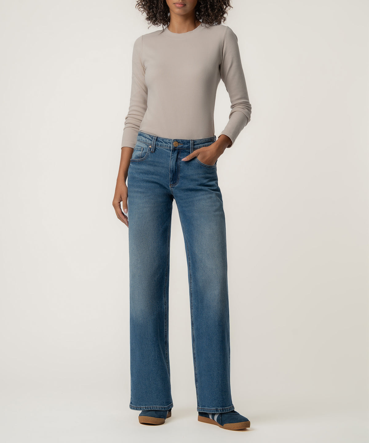 Selena Baggy Low Rise Straight Leg in Relating Wash