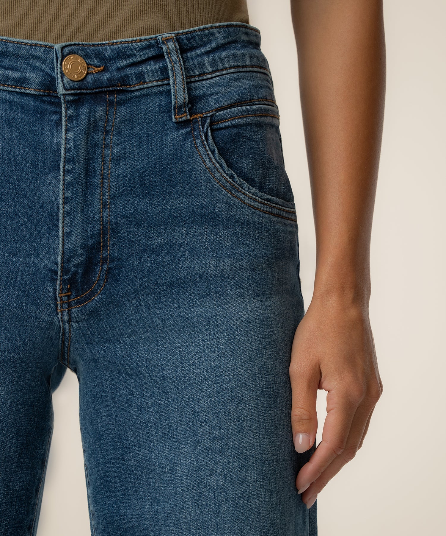 Jodi High Rise Straight Leg in Amusement Wash