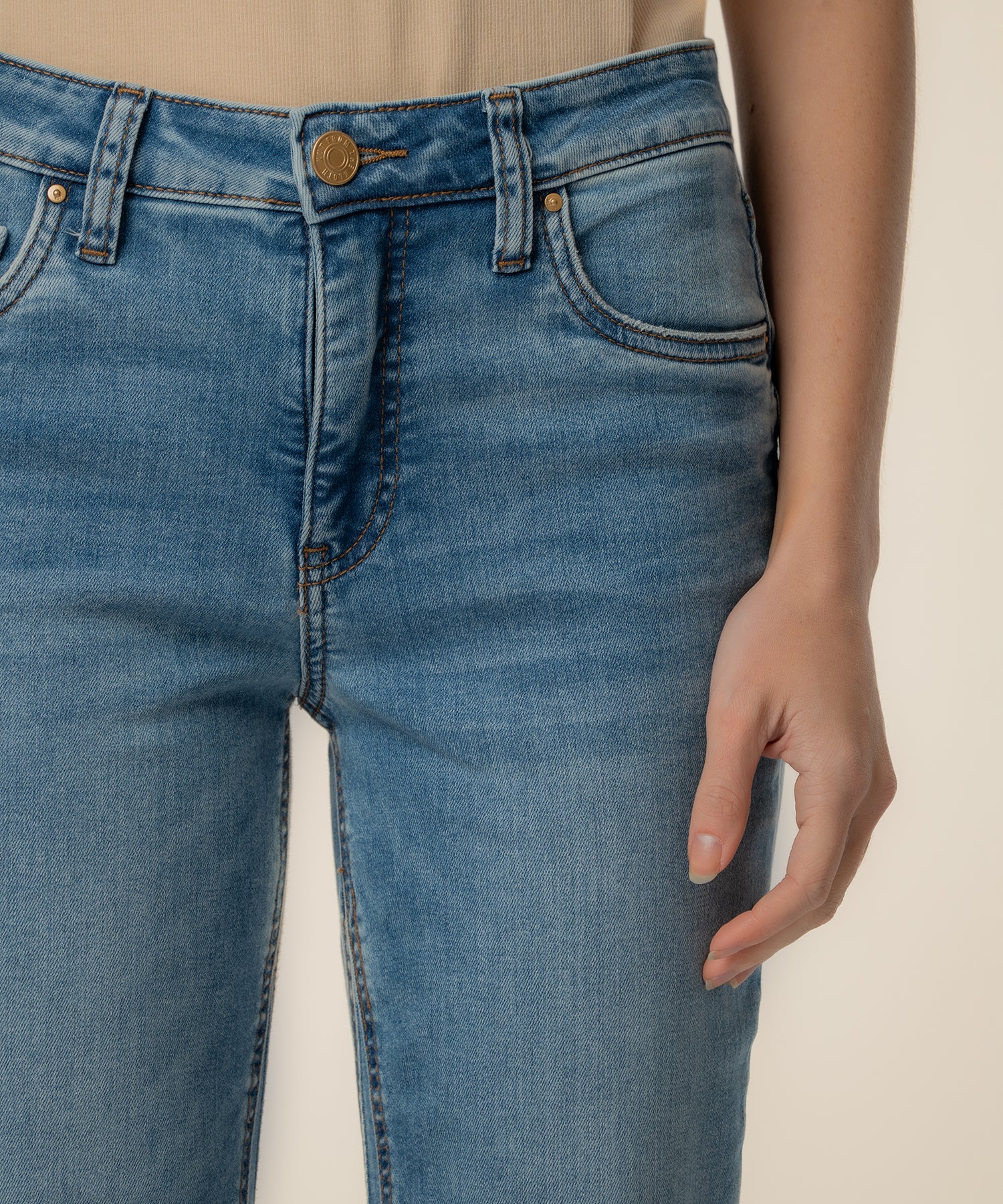 Kelly High Rise Flare, Petite in Legend Wash