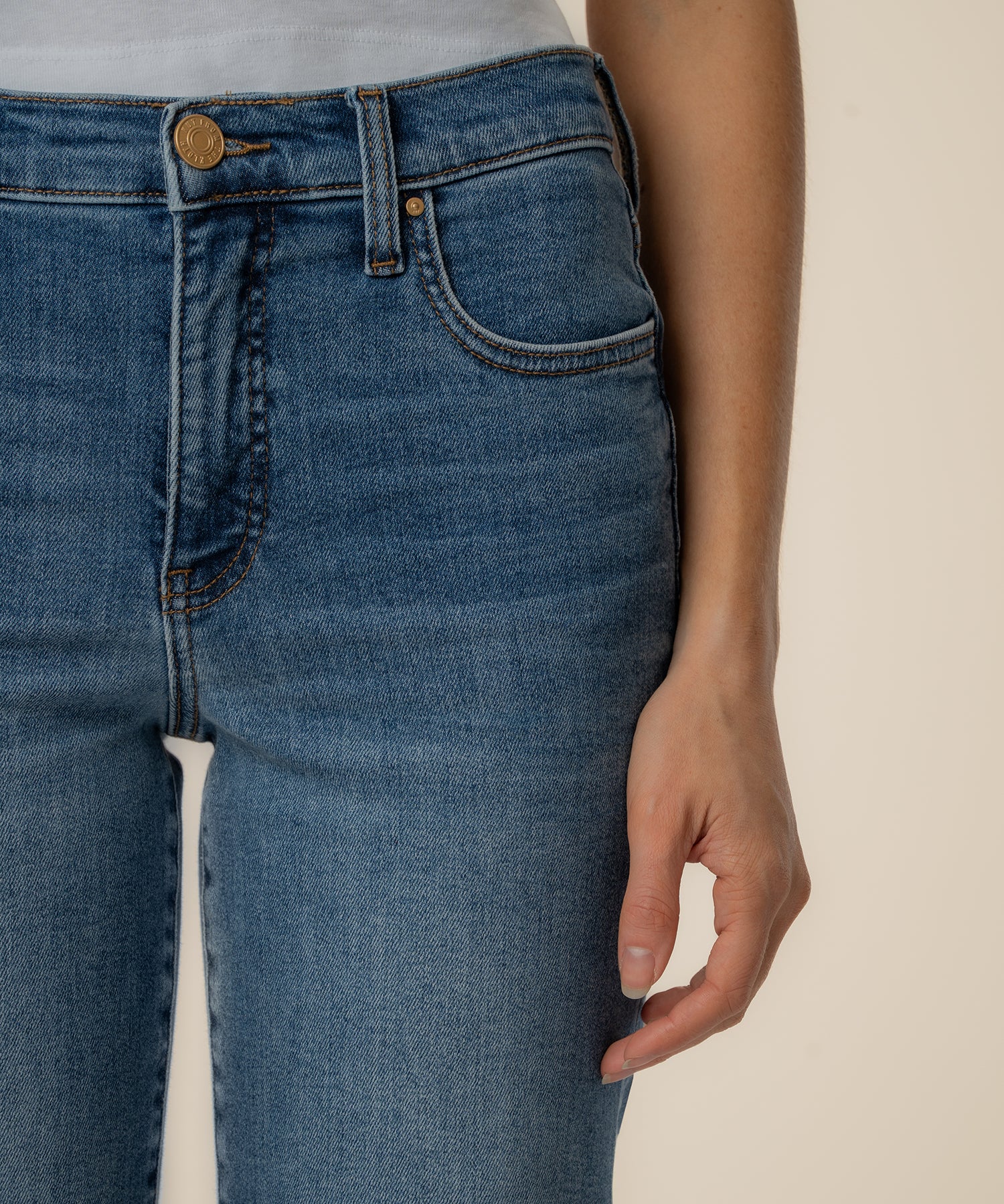 Avery High Rise Straight Leg, Exclusive in Style Wash