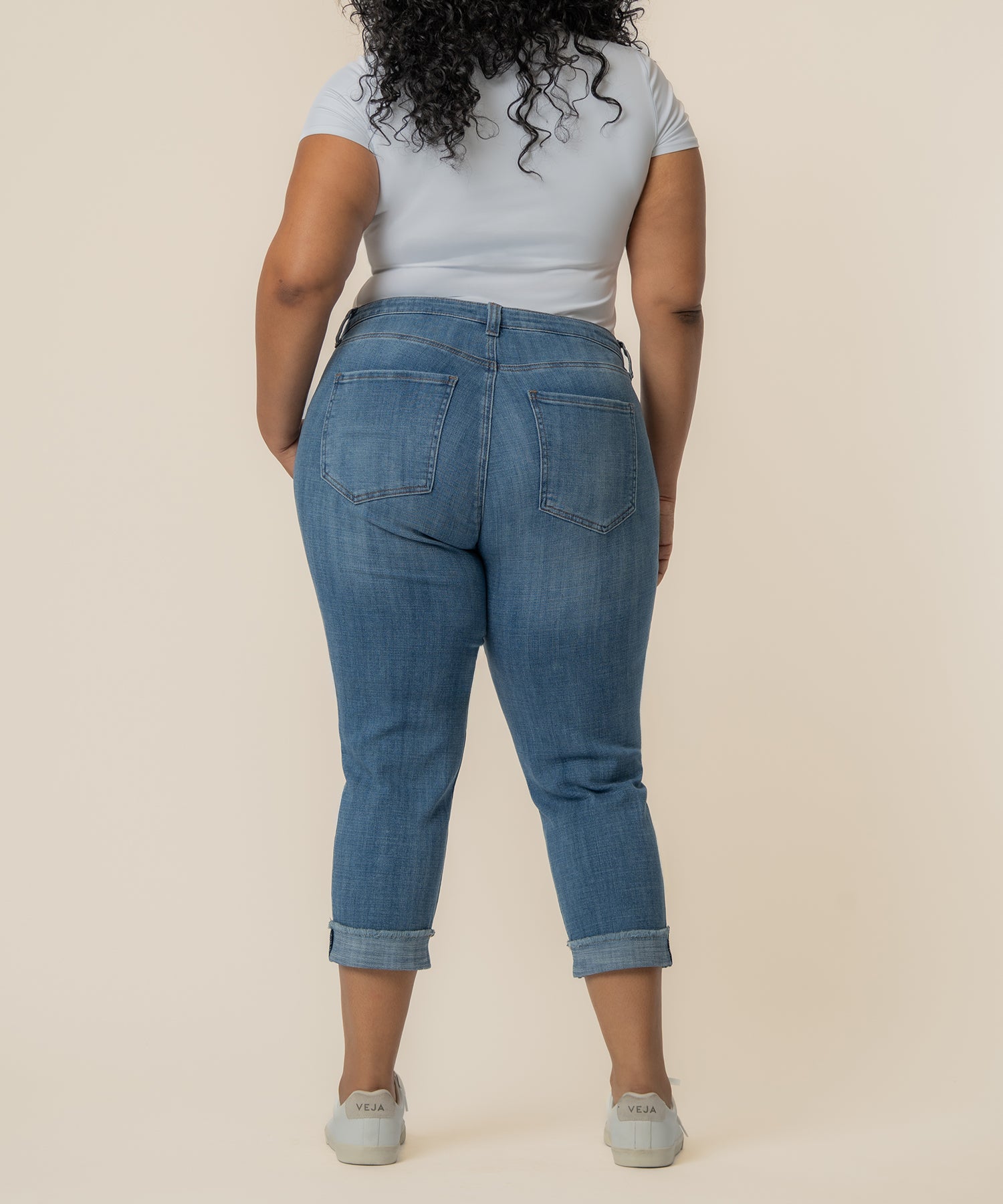 Amy Mid Rise Crop Straight Leg, Plus in Attractive Wash