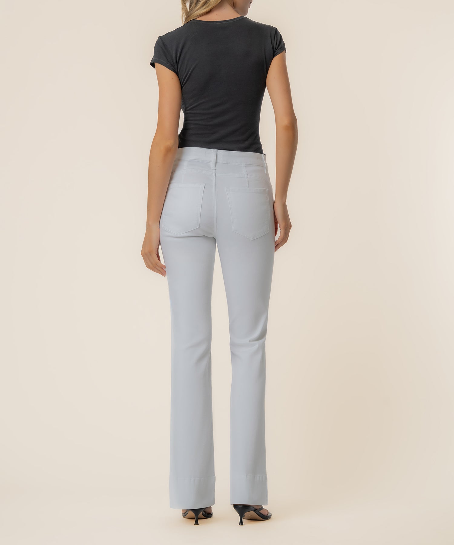 パンツ ApartmentThreeHigh-Waisted FlareTrousers Stella High Rise Flare in Optic White - Kut from the Kloth