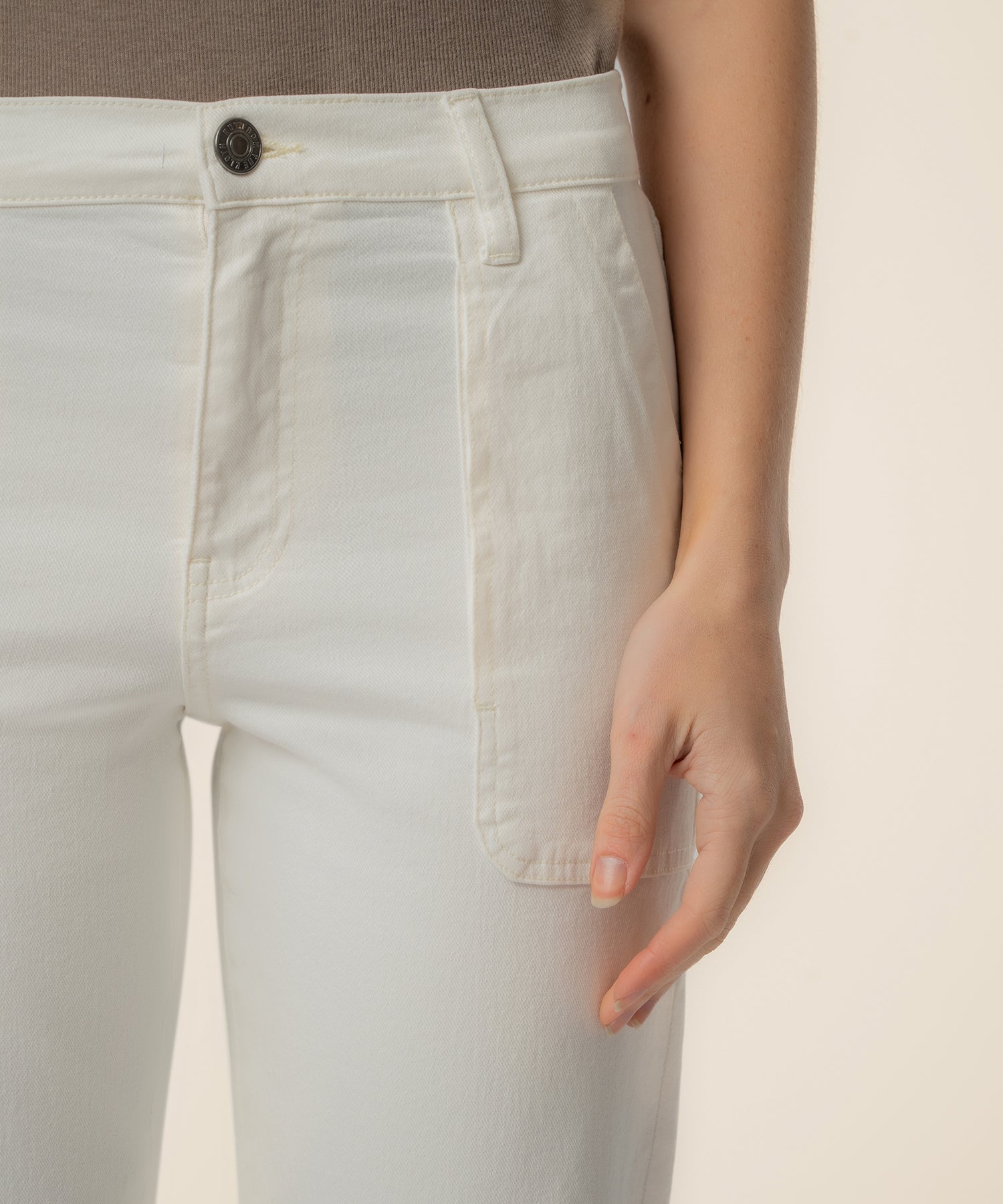 Avery High Rise Straight Leg in Ivory