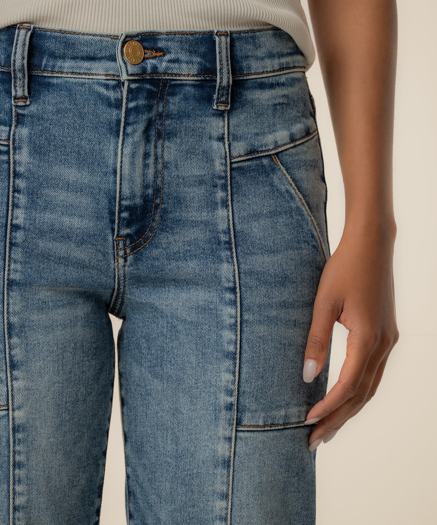 Avery High Rise Straight Leg, Exclusive in Eager Wash