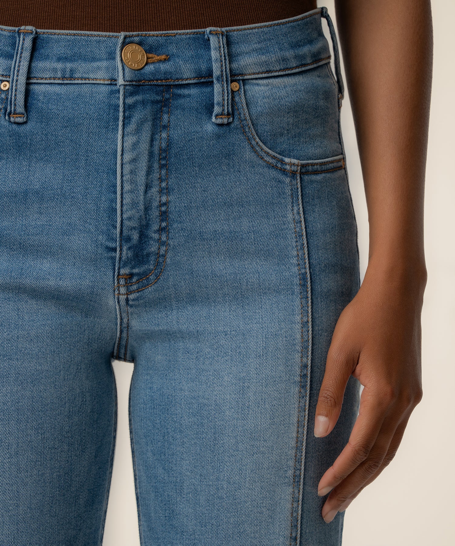 Blair High Rise Straight Leg in Exhibiting Wash