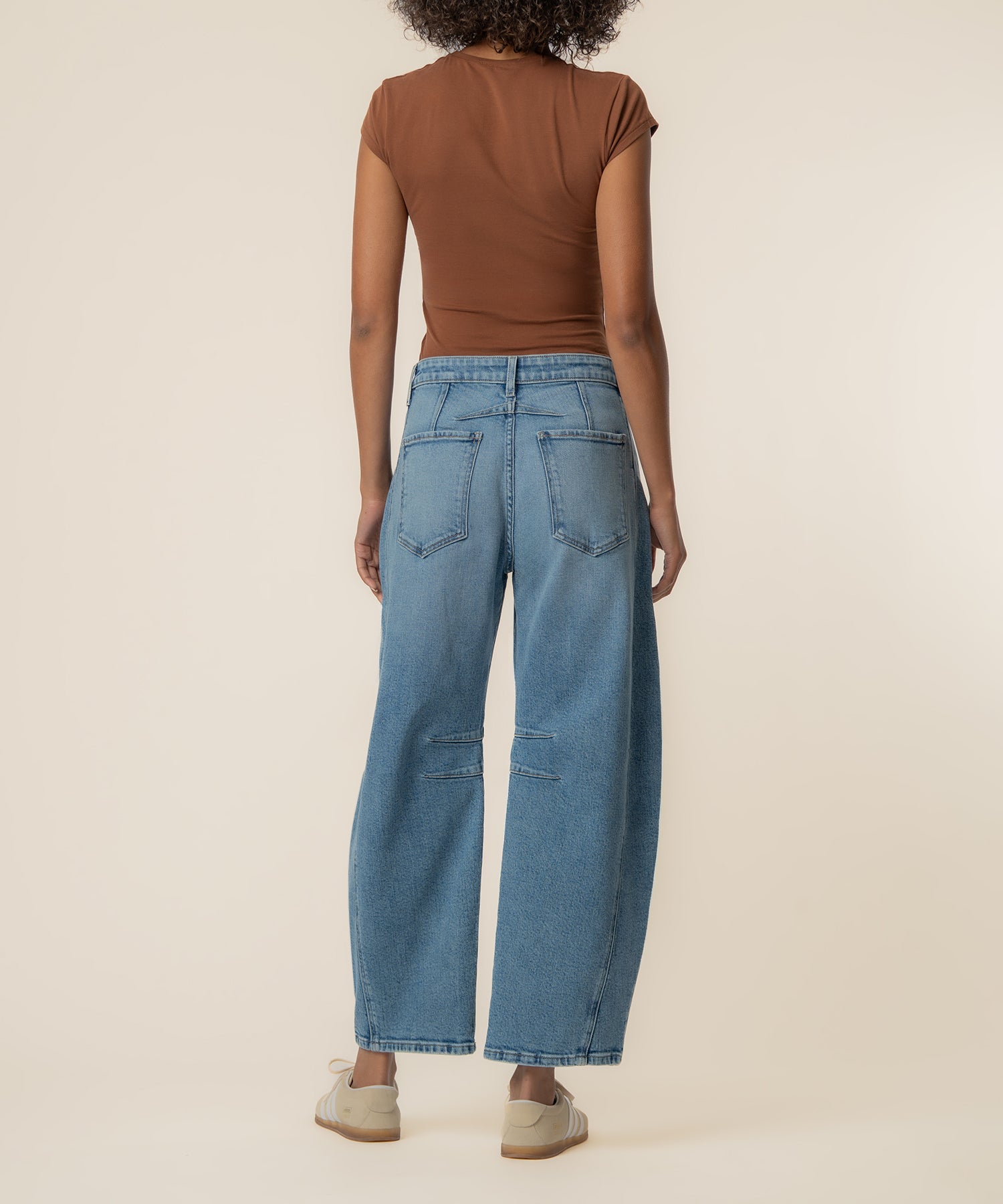 Ashlyn Horseshoe Barrel Leg, Exclusive