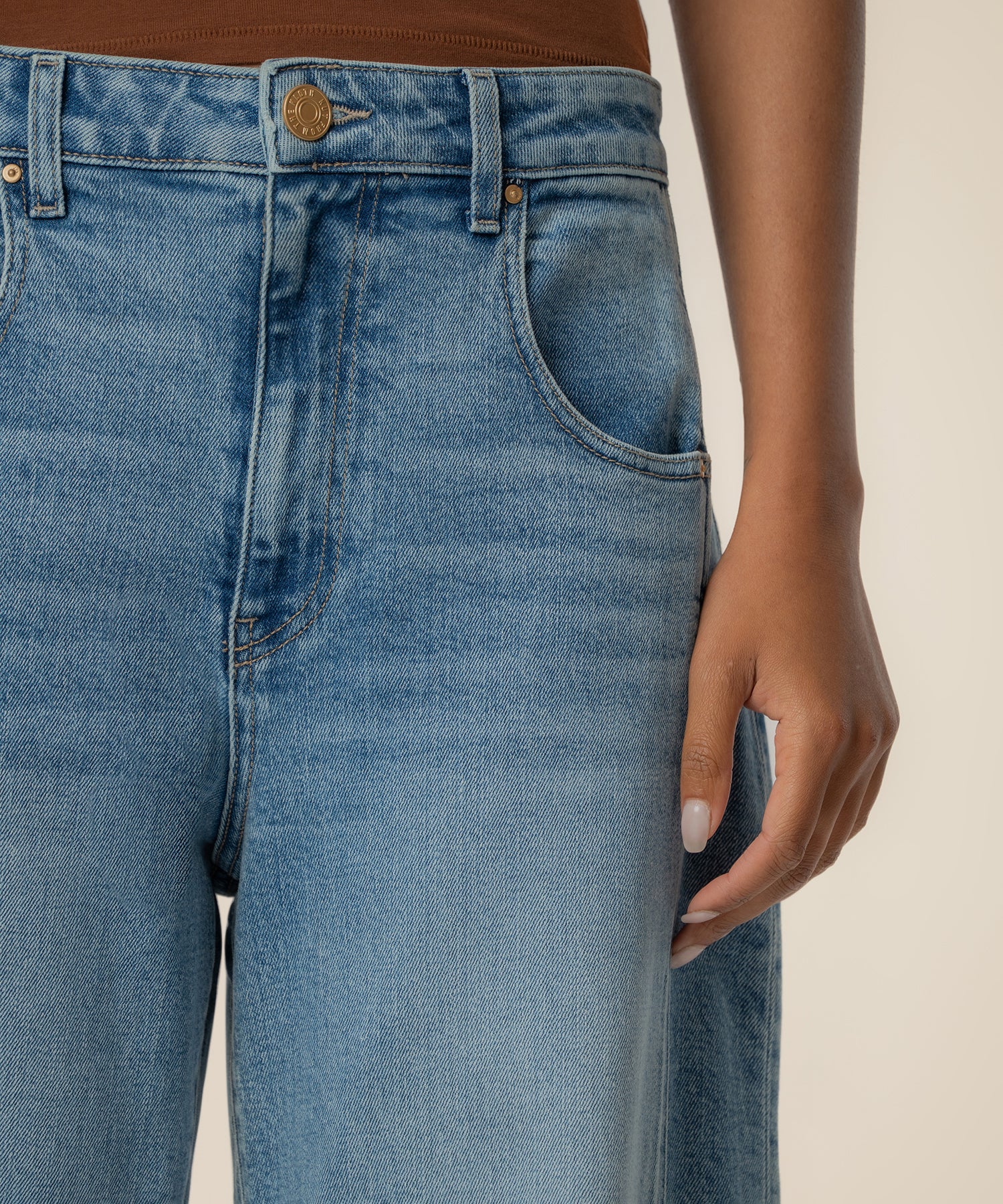 Ashlyn Horseshoe Barrel Leg, Exclusive