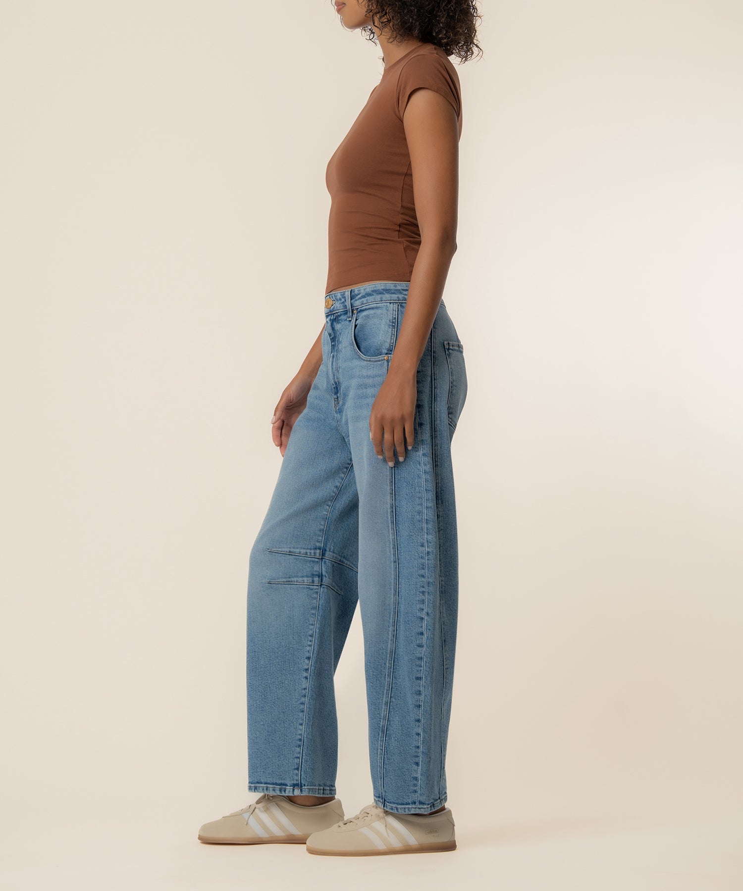 Ashlyn Horseshoe Barrel Leg, Exclusive