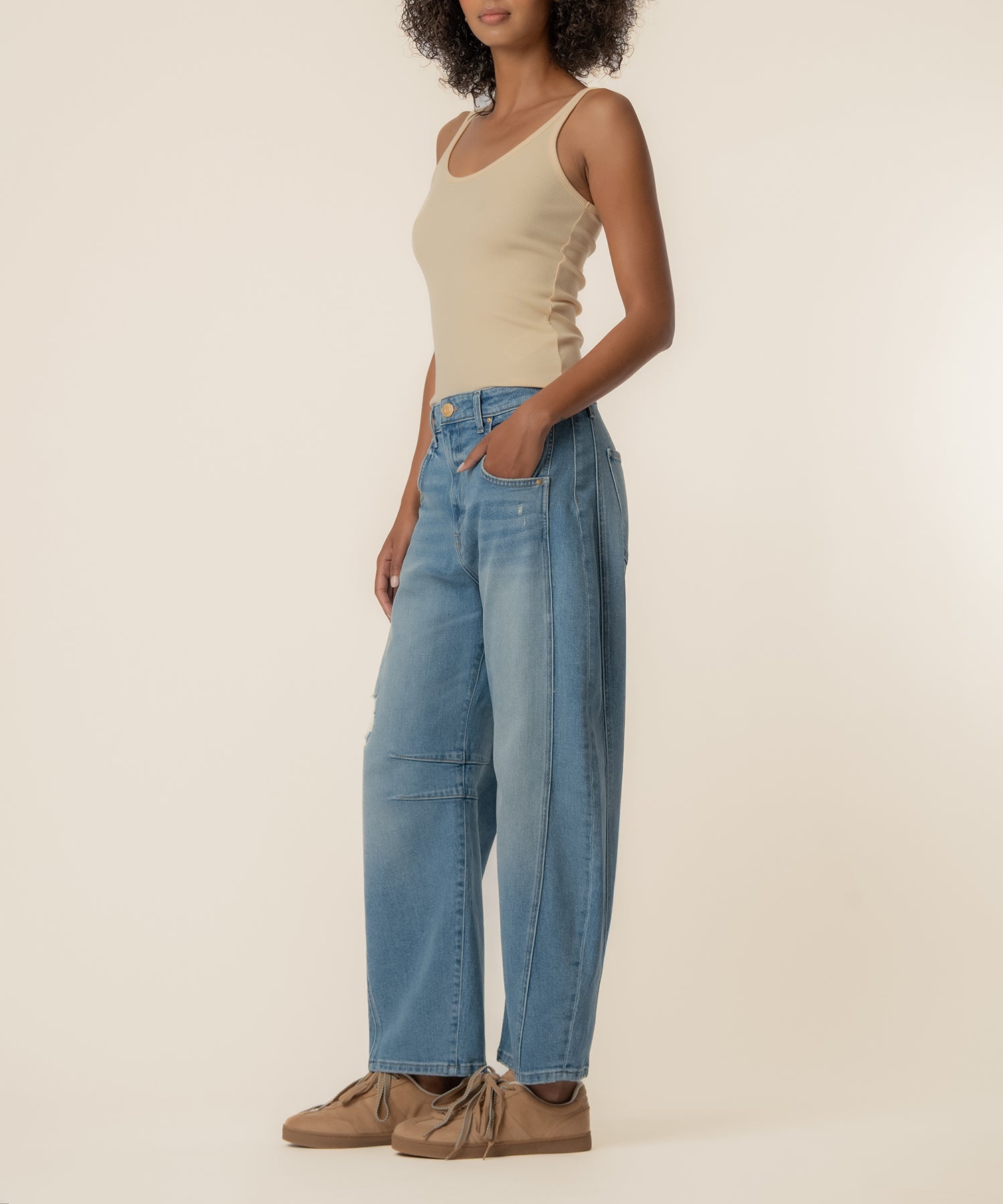 Ashlyn Horseshoe Barrel Leg, Exclusive